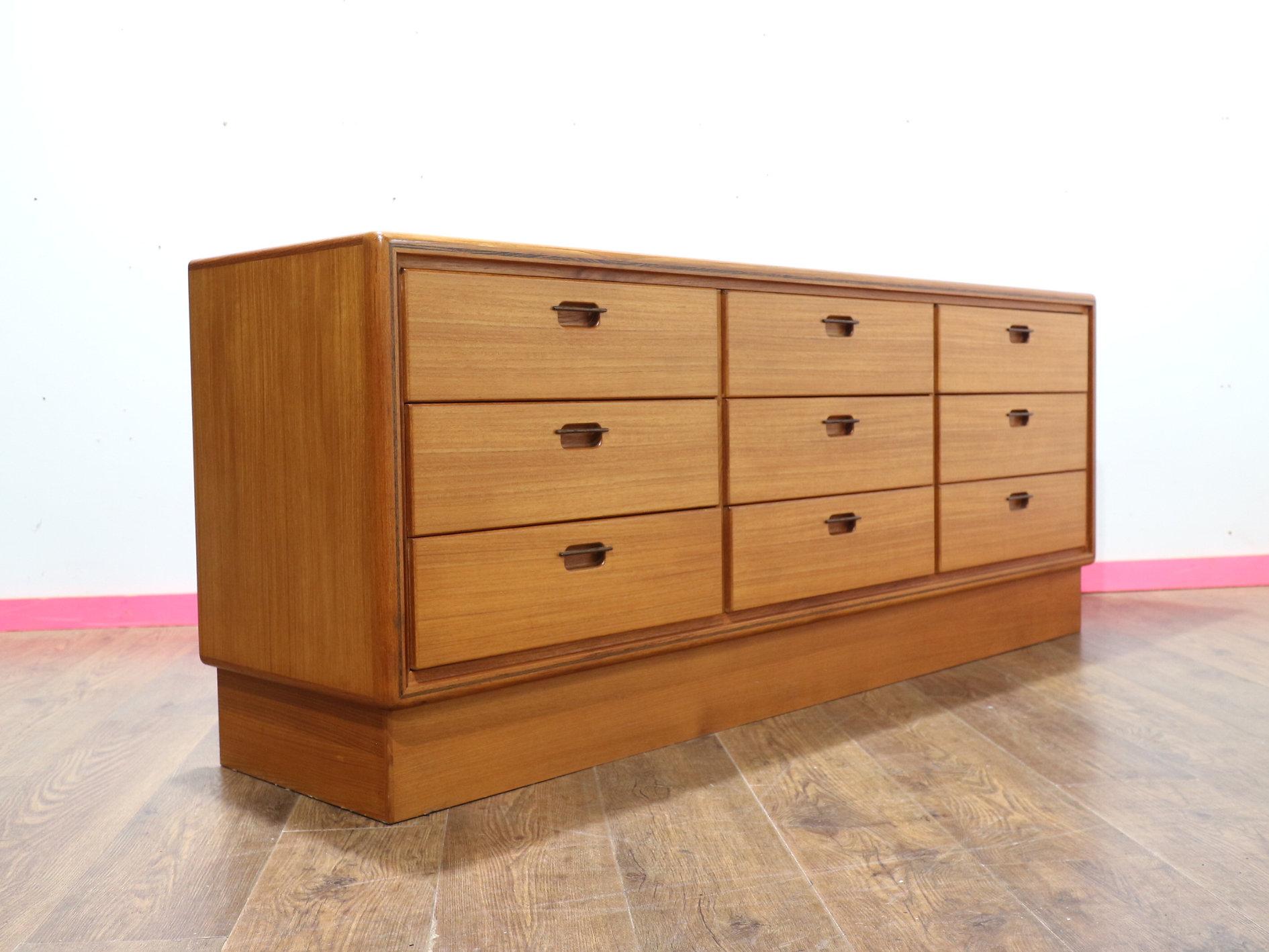 Danese Comò in teak vintage di metà secolo, banca di cassetti, cassettiera danese in vendita