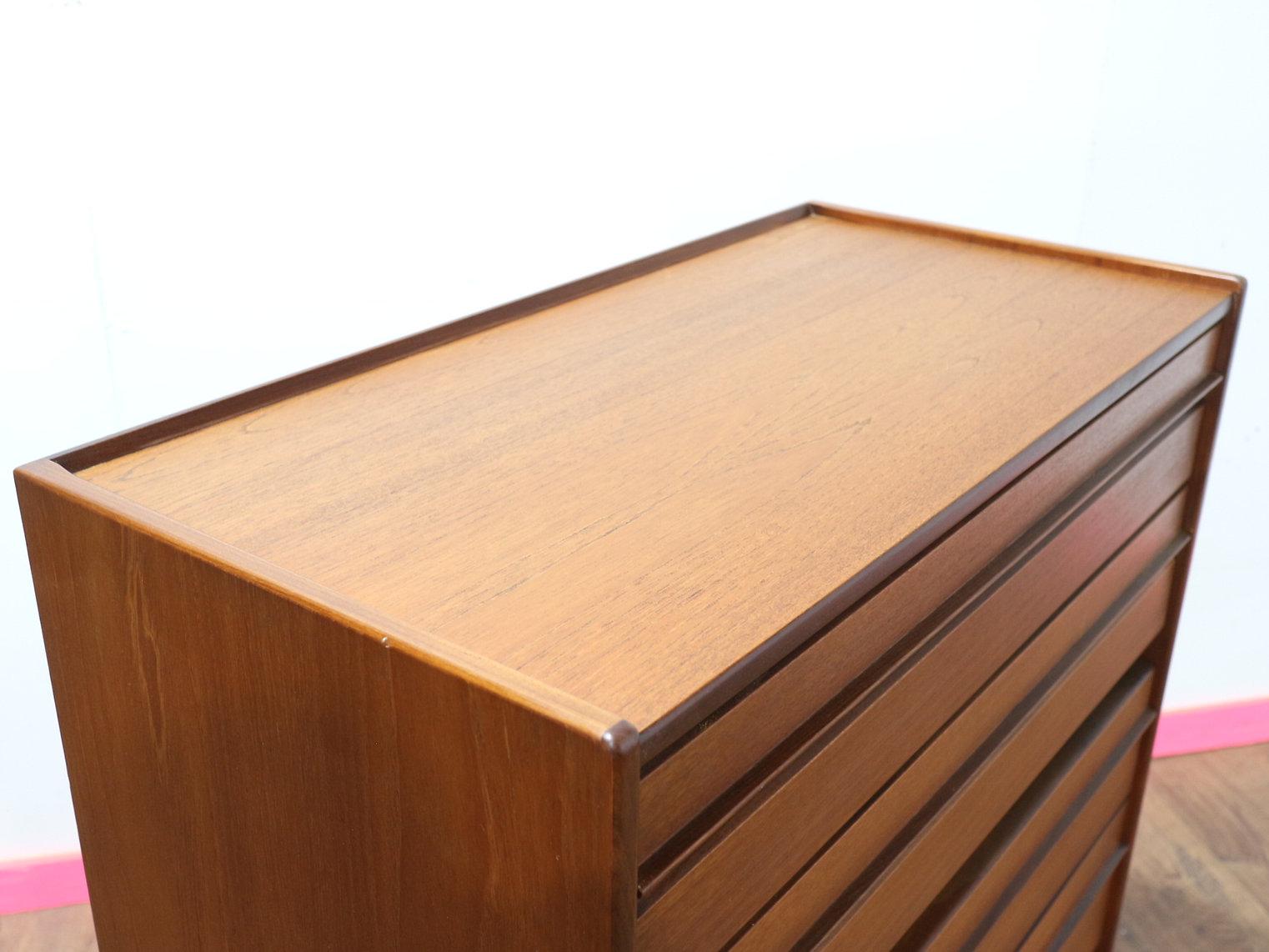 Mid Century Modern Vintage Teak Dresser Chest by William Lawrence Danish Style In Good Condition For Sale In Los Angeles, CA