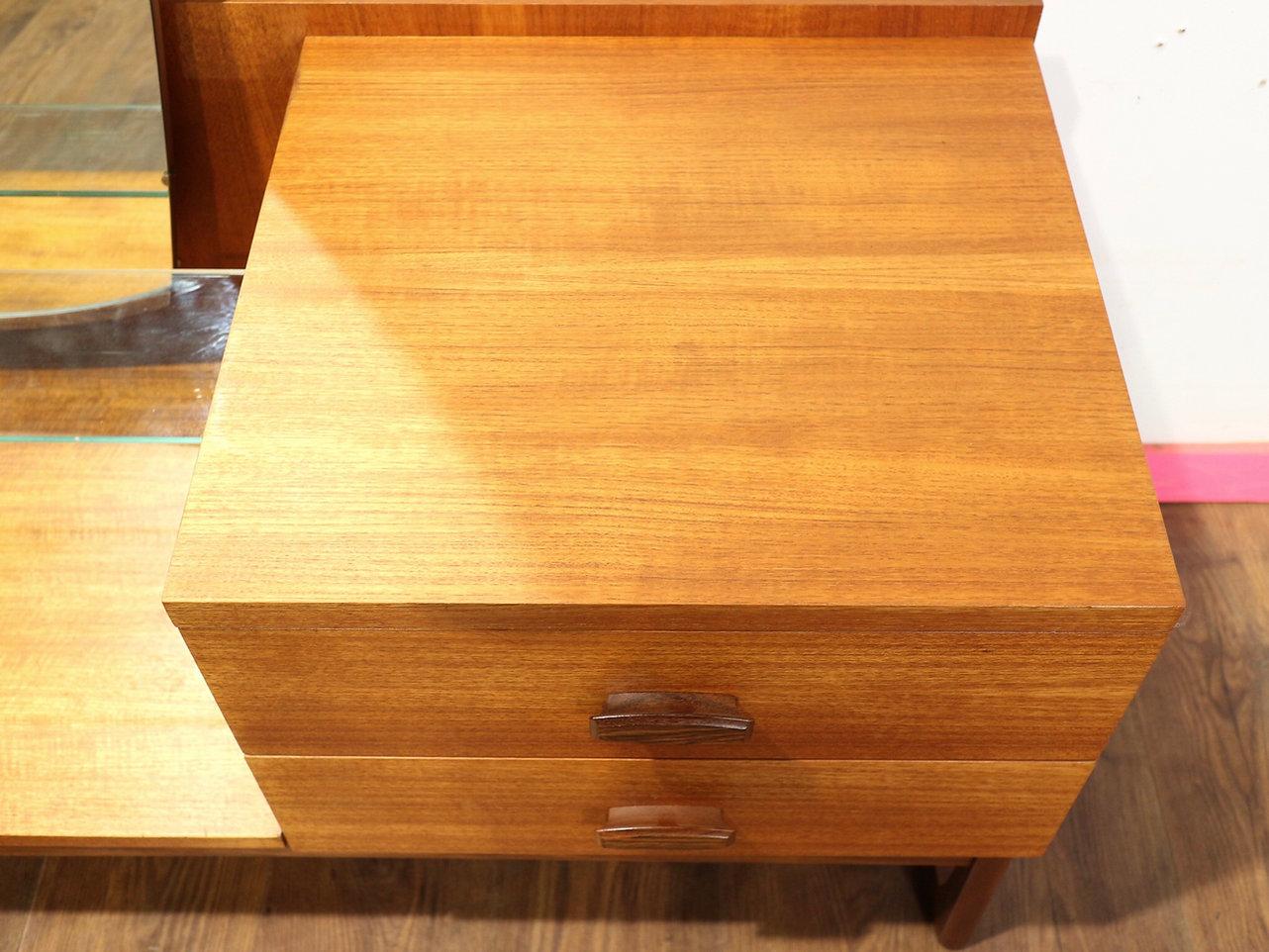 Mid Century Modern Vintage Teak Entranceway Vanity Table by G Plan Danish Style In Good Condition In Los Angeles, CA