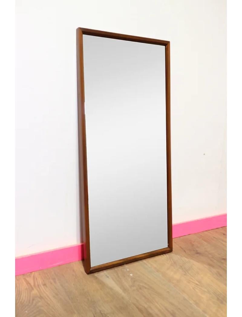 Britannique Miroir encadré en teck vintage et moderne du milieu du siècle dernier en vente