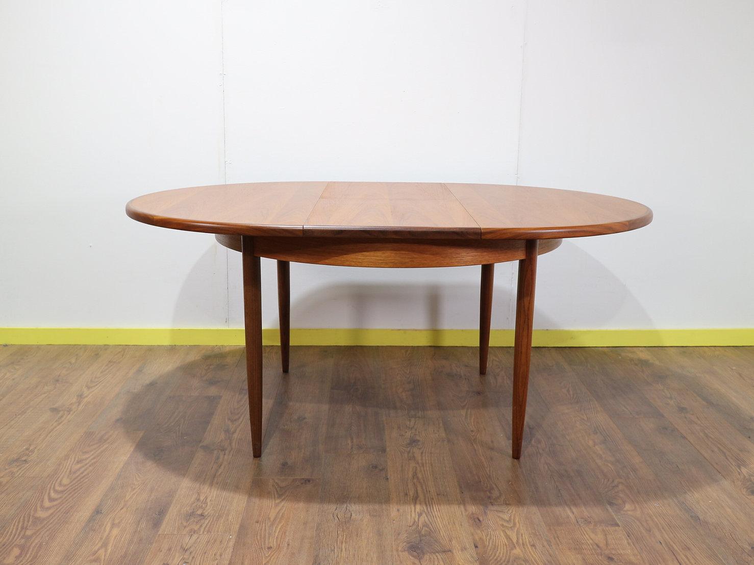 Mid-Century Modern Vintage Teak G Plan Extending Dining Table In Good Condition In Los Angeles, CA