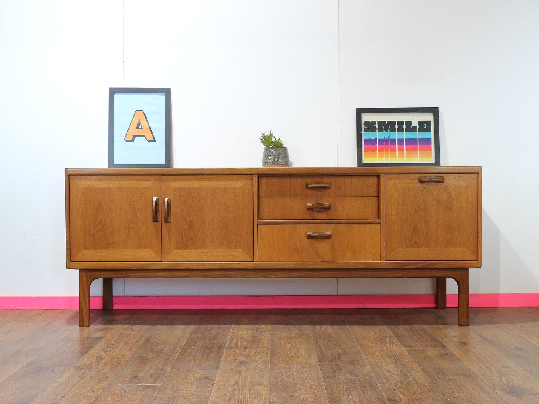 Credenza in stile danese in teak G-Plan Sierra, vintage e del medio secolo. In condizioni buone in vendita a Los Angeles, CA