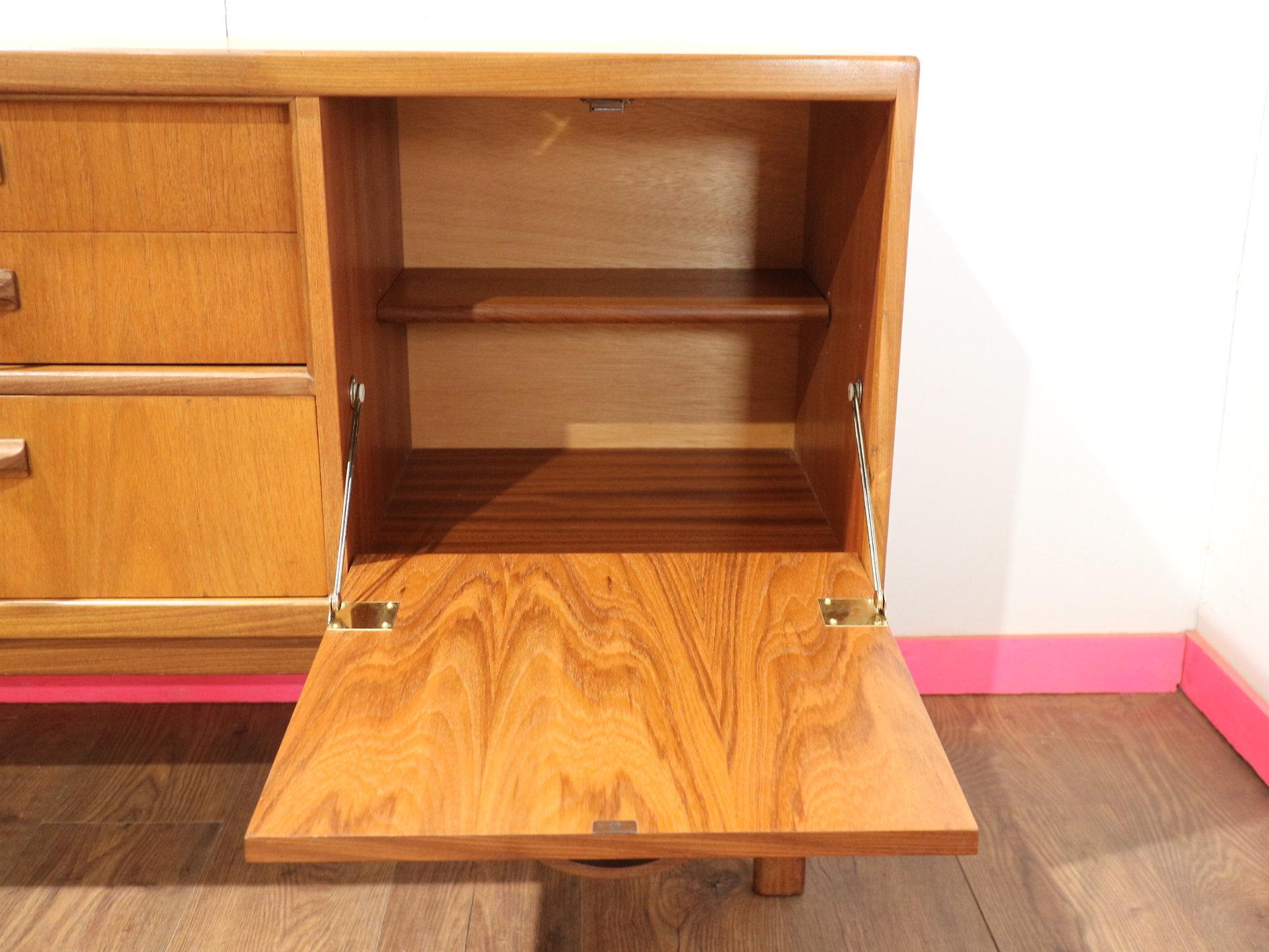 XX secolo Credenza in stile danese in teak G-Plan Sierra, vintage e del medio secolo. in vendita