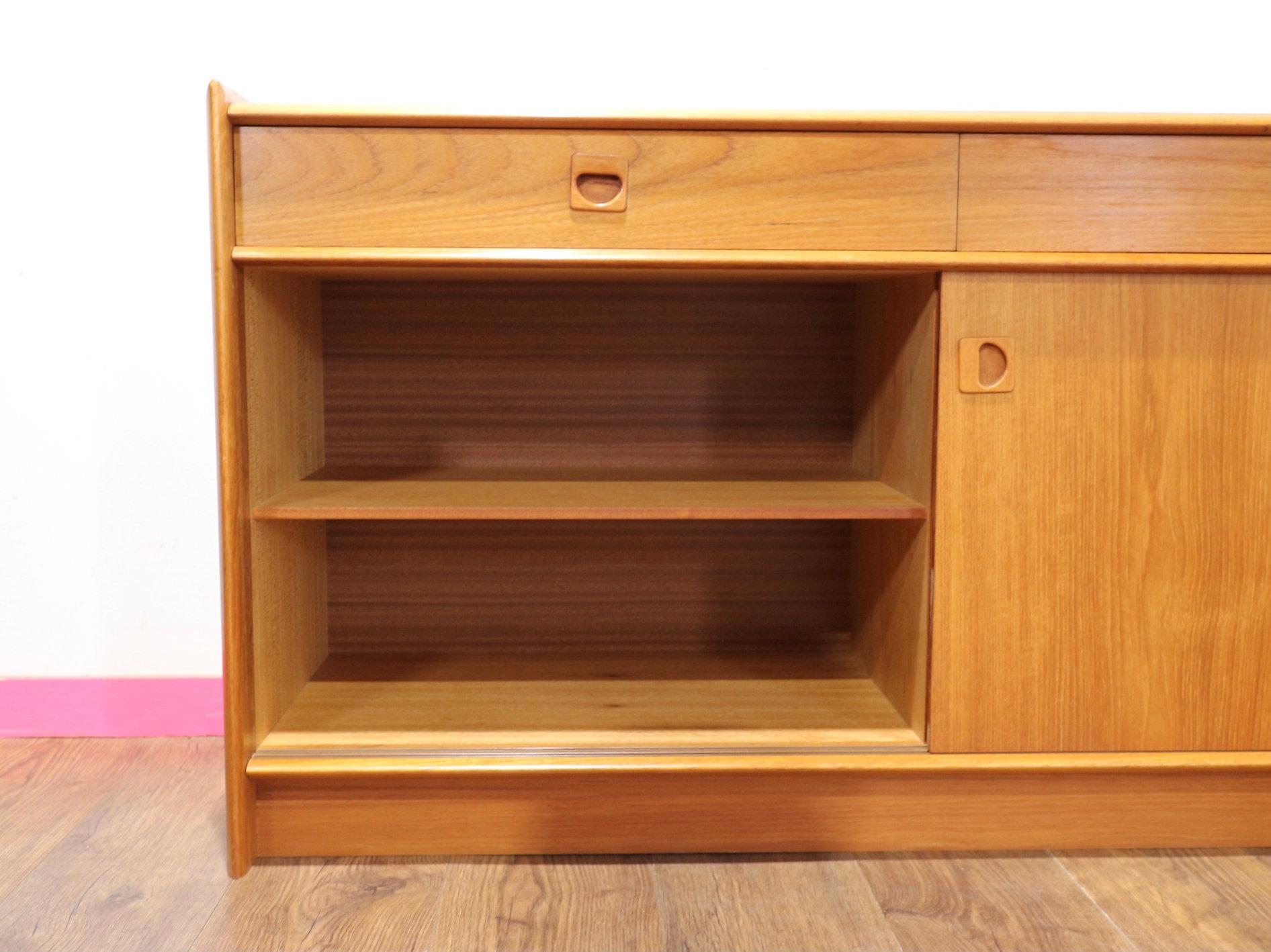 Mid Century Modern Vintage Teak Low Danish Sideboard Credenza For Sale 5