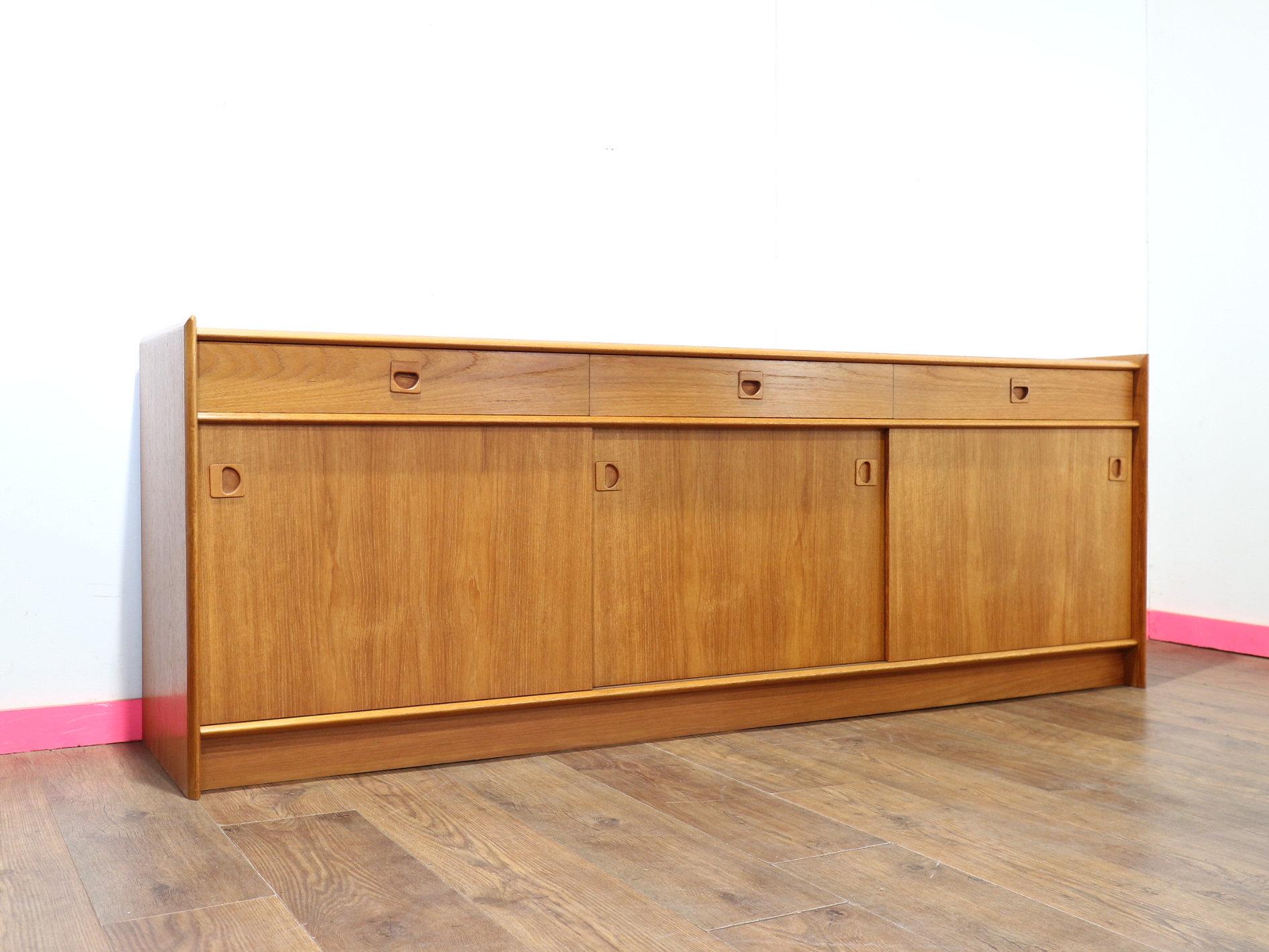 Mid Century Modern Vintage Teak Low Danish Sideboard Credenza In Good Condition For Sale In Los Angeles, CA