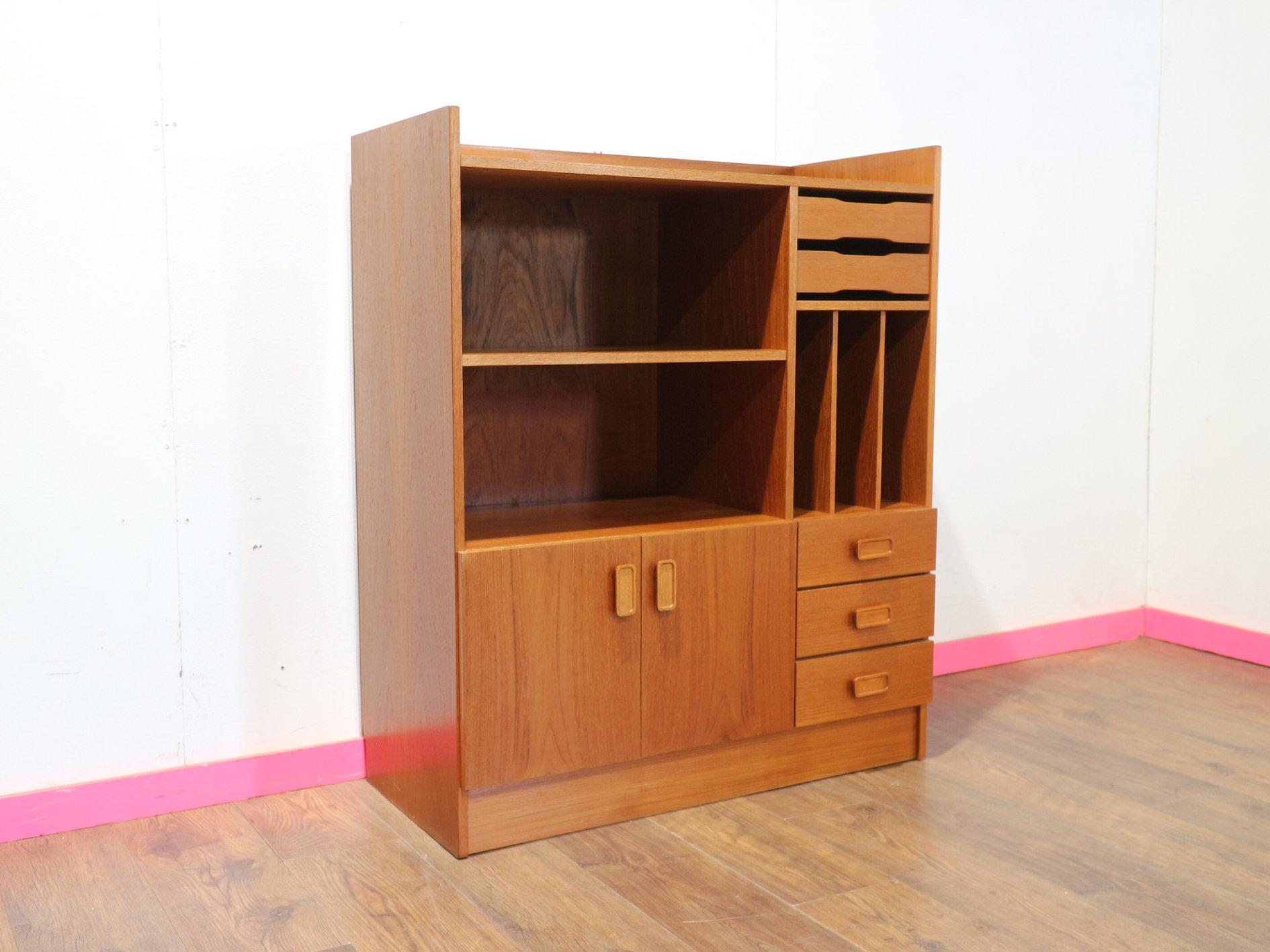 Mid Century Modern Vintage Teak Media Record Vinyl Danish Display Cabinet For Sale 4