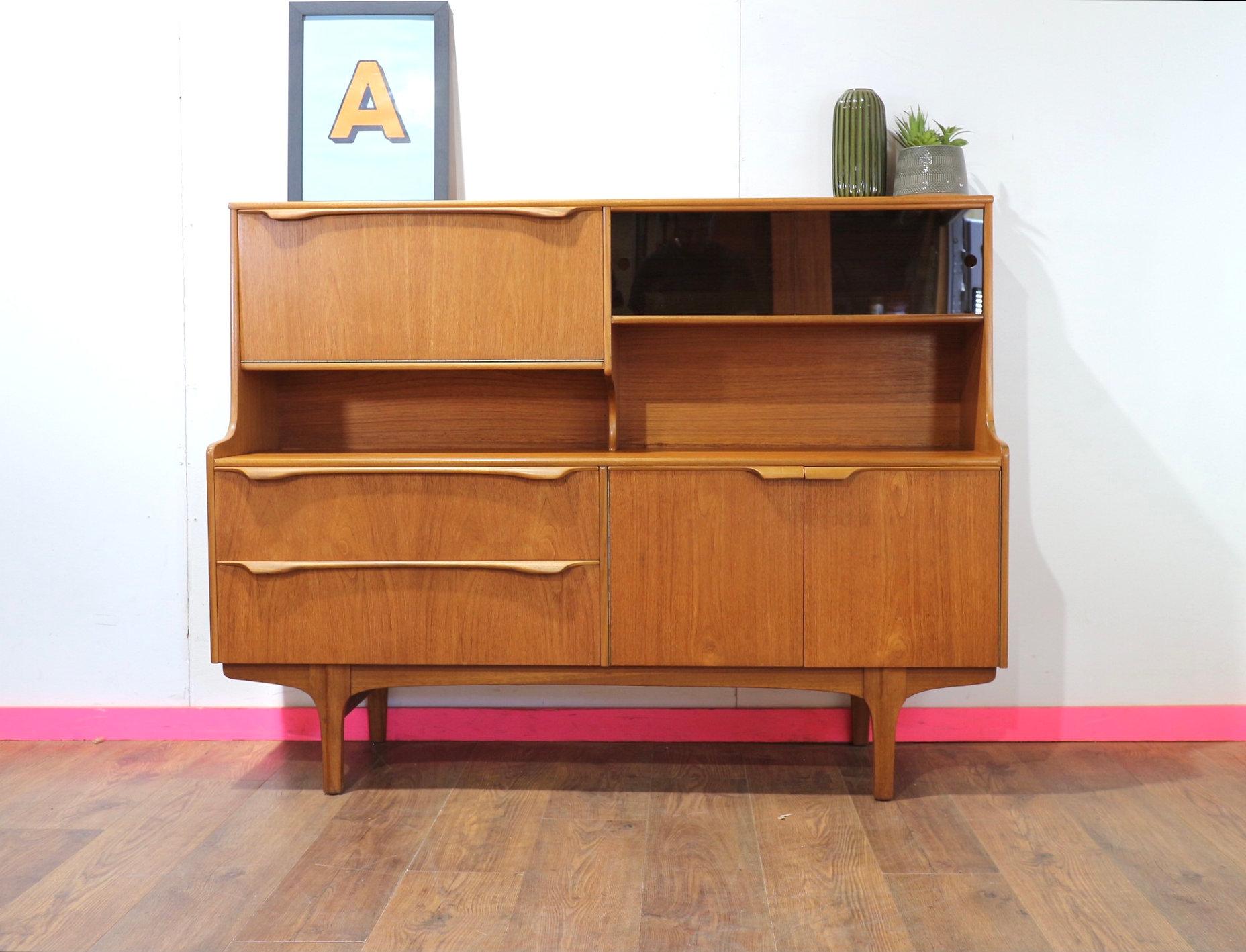 Mid Century Modern Vintage Teak S Form Danish Style Buffet im Angebot 2
