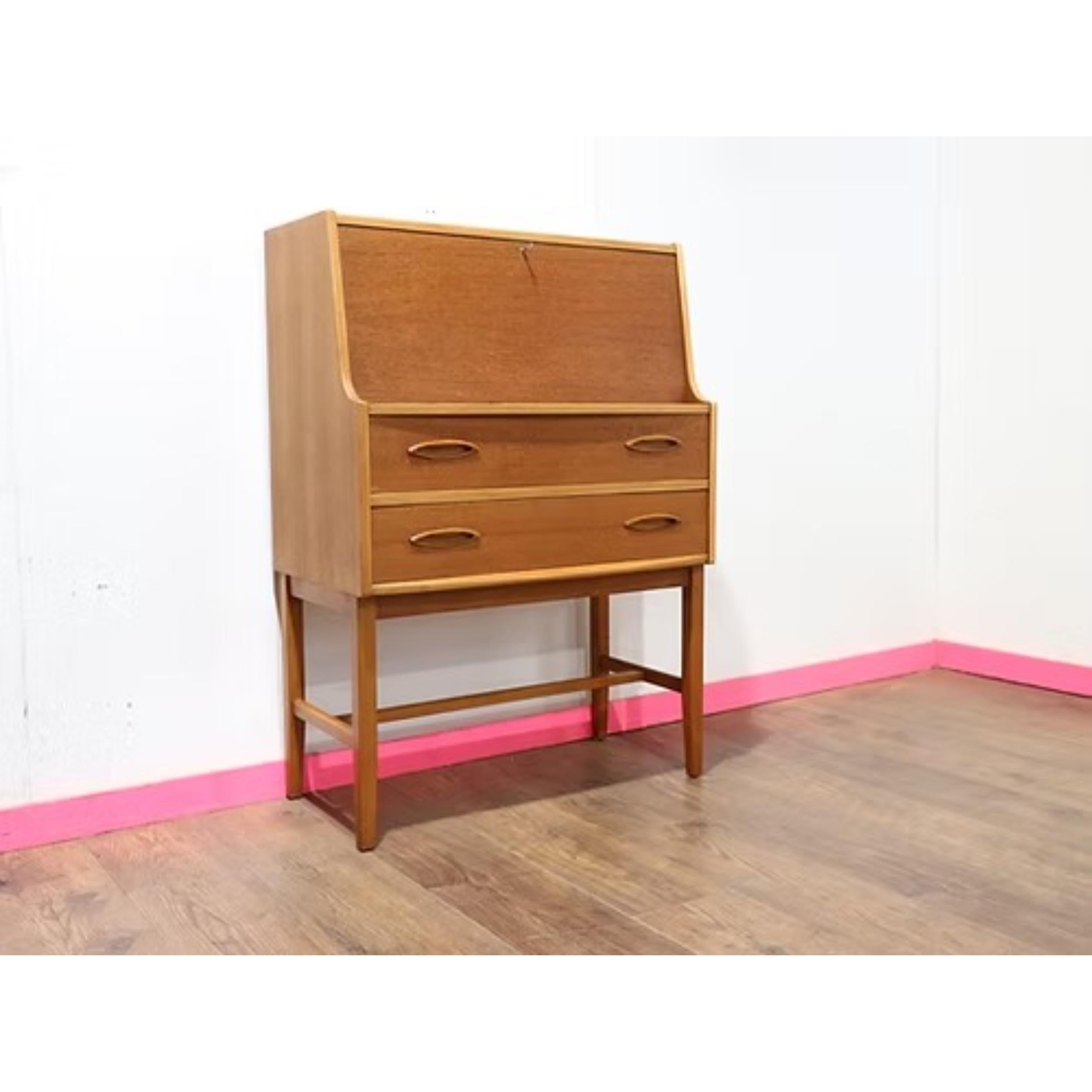 Britannique Bureau Secretaire Vintage By By Jentique Danish Style en vente