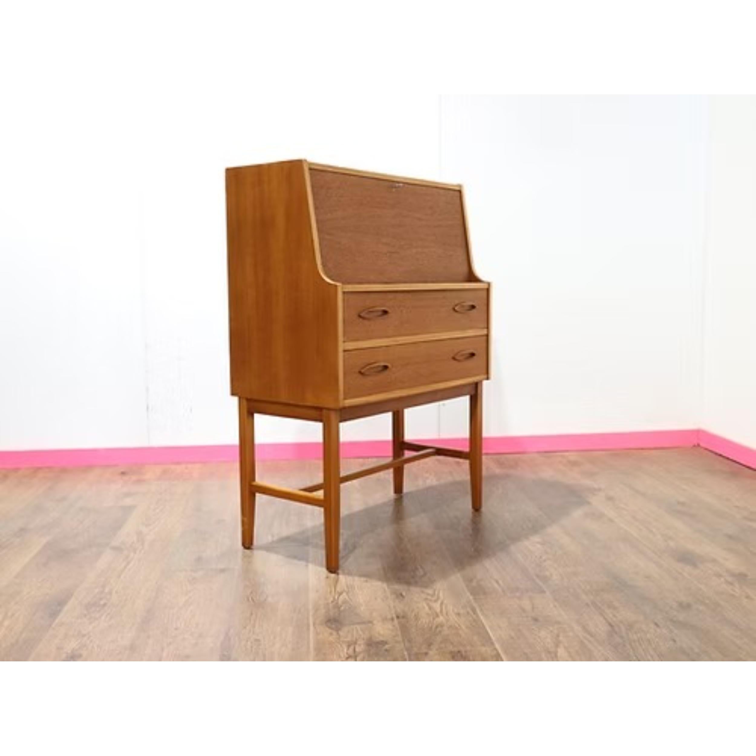 20ième siècle Bureau Secretaire Vintage By By Jentique Danish Style en vente