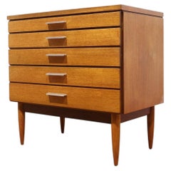 Kurze Kommode im Mid-Century-Modern-Vintage-Stil aus Teakholz von White and Newton