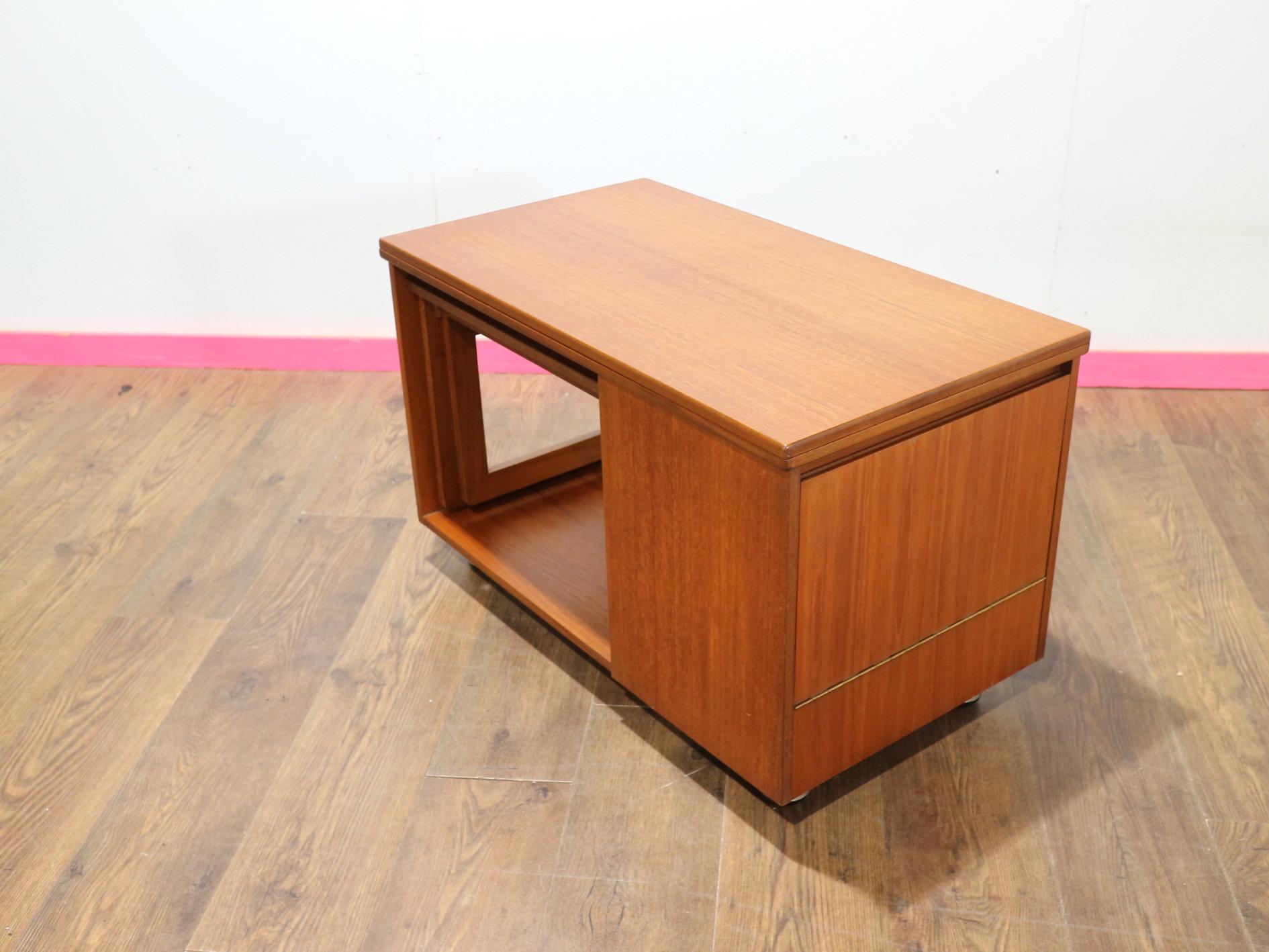 Moderner Vintage-Beistelltisch aus Teakholz von Mcintosh im dänischen Stil, Mid-Century Modern im Angebot 4
