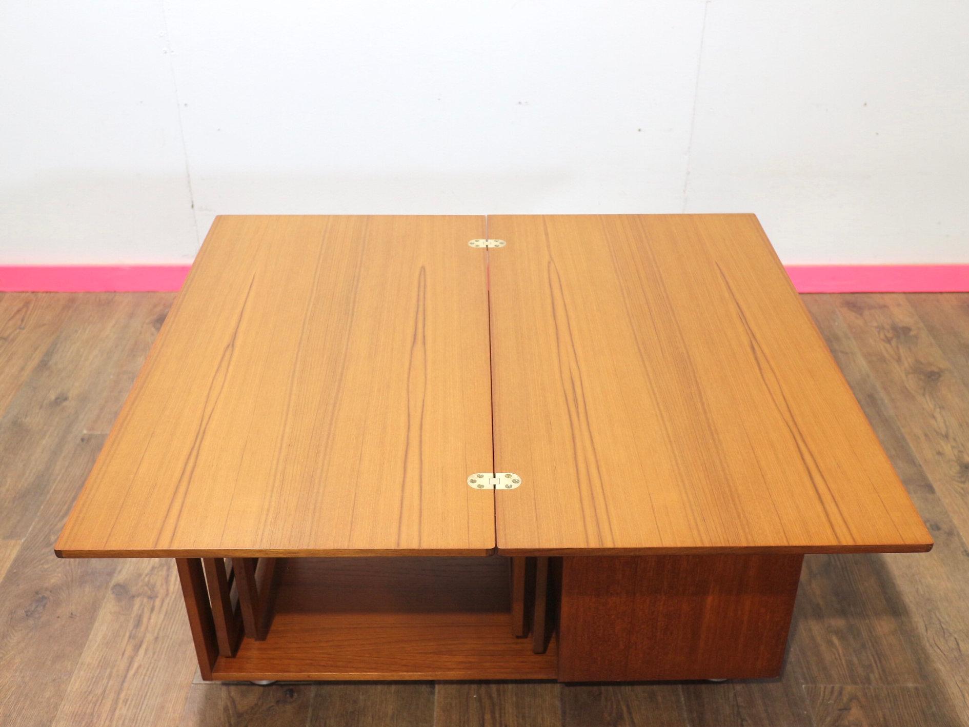 Moderner Vintage-Beistelltisch aus Teakholz von Mcintosh im dänischen Stil, Mid-Century Modern im Zustand „Gut“ im Angebot in Los Angeles, CA