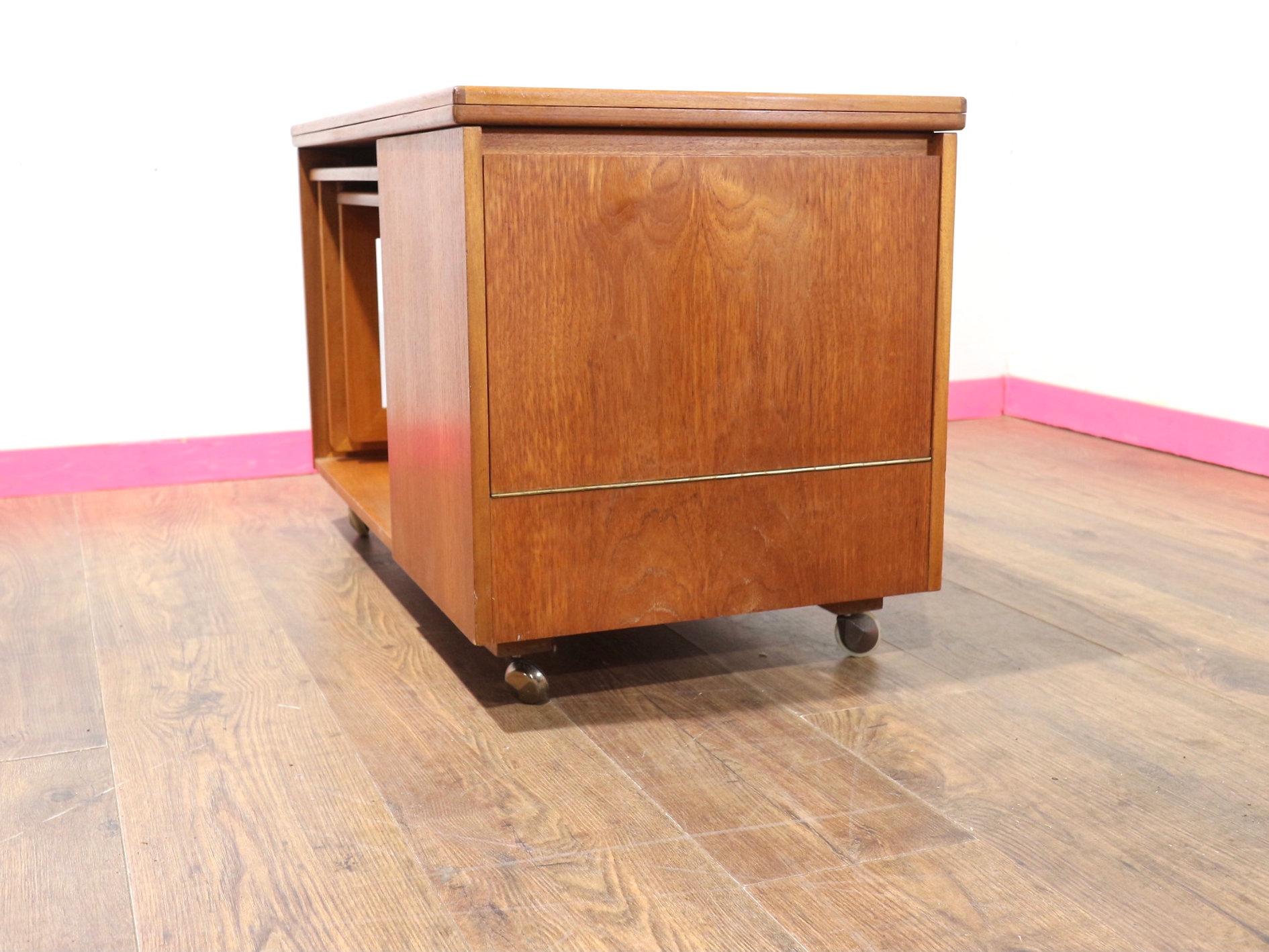 Mid Century Modern VIntage Teak Side End Nesting Table By Mcintosh Danish Style In Good Condition For Sale In Los Angeles, CA