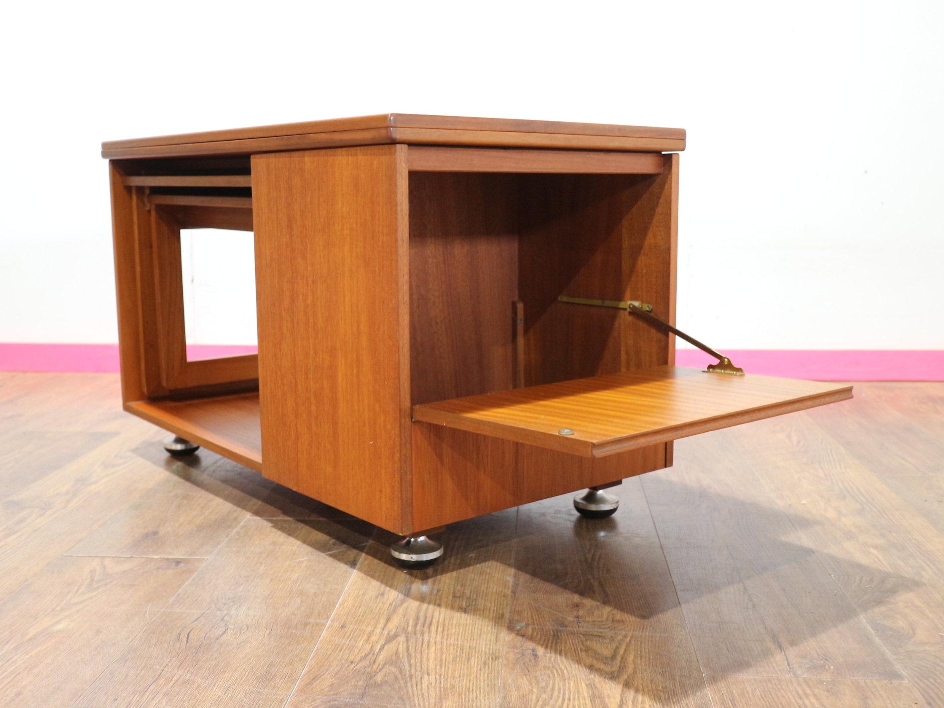Moderner Vintage-Beistelltisch aus Teakholz von Mcintosh im dänischen Stil, Mid-Century Modern im Angebot 3