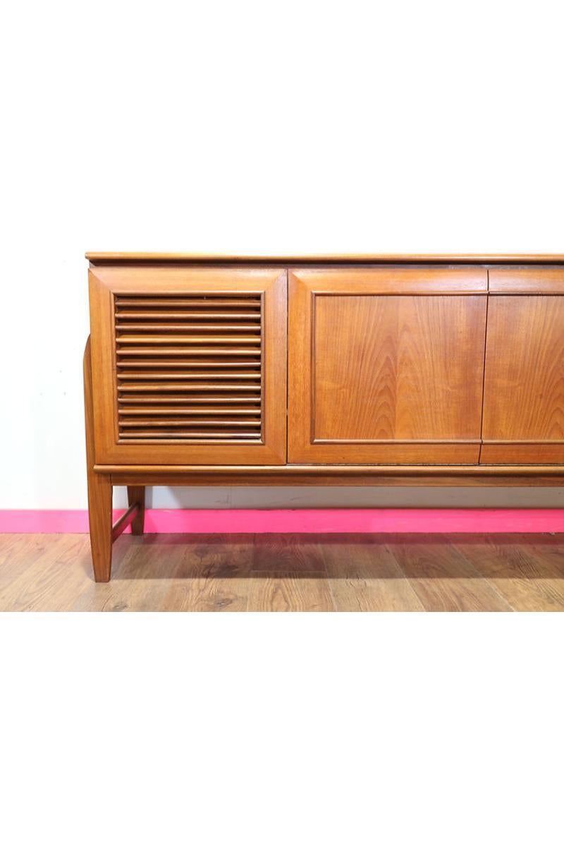 Introducing the Mid Century Modern Vintage Teak Sideboard Credenza by Elliots of Newbury, a stunning piece of mid-century furniture that will add elegance and functionality to any space. Crafted with high-quality teak wood, this credenza features