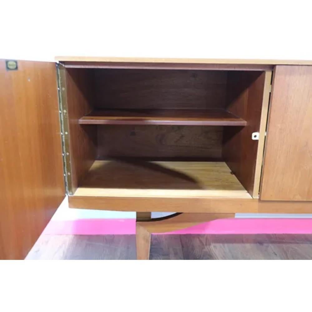 Mid Century Modern Vintage Teak Sideboard Credenza by Beautiluty In Good Condition In Los Angeles, CA