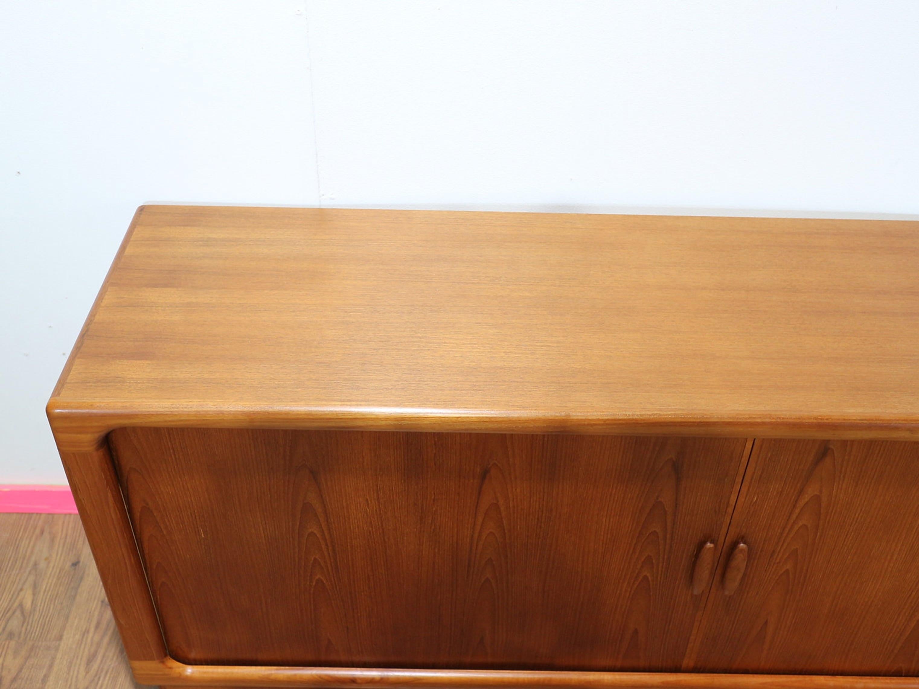 Mid Century Modern Vintage Teak Sideboard Credenza By Dyrlund Danish In Good Condition In Los Angeles, CA
