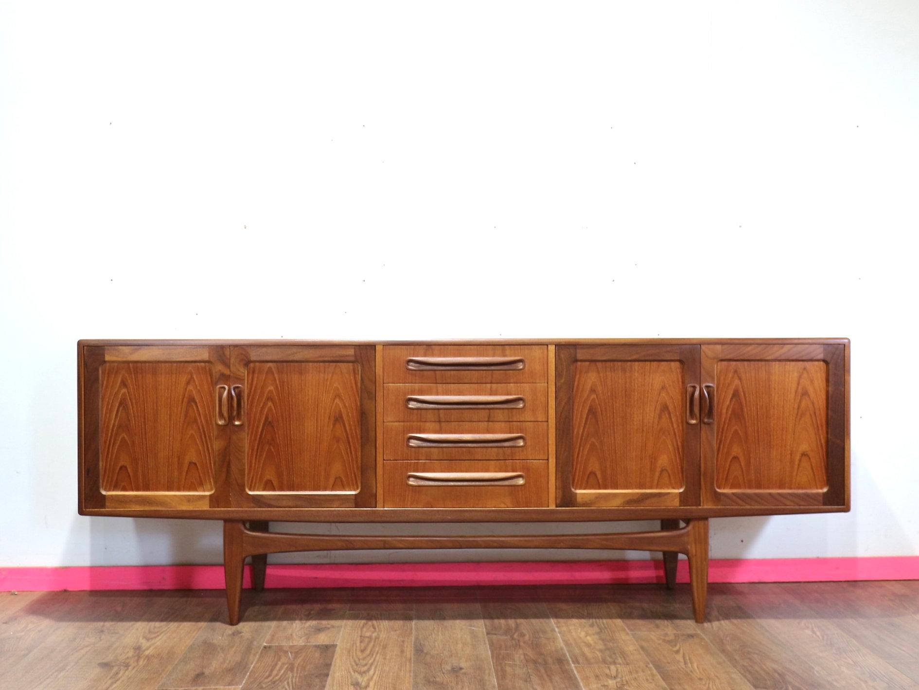 Mid-Century moderno Credenza in teak vintage della metà del secolo scorso di G-Plan in stile danese in vendita