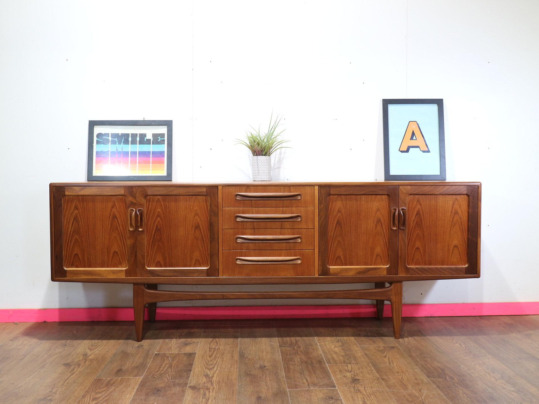 Britannico Credenza in teak vintage della metà del secolo scorso di G-Plan in stile danese in vendita