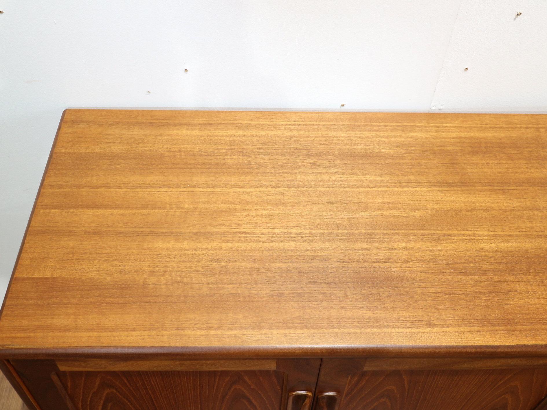 Teak Credenza in teak vintage della metà del secolo scorso di G-Plan in stile danese in vendita