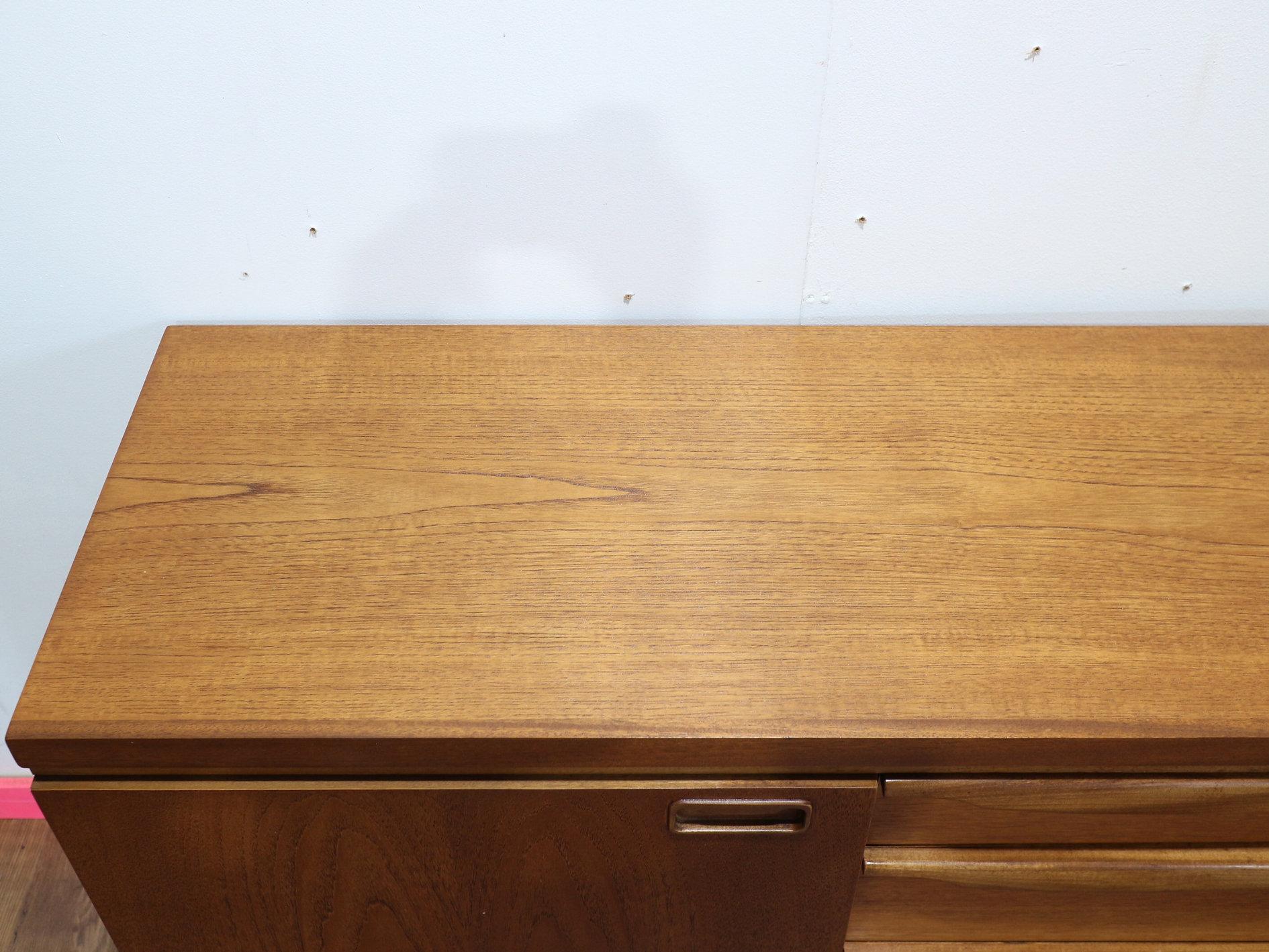 Mid Century Modern Vintage Teak Sideboard Credenza by Greaves and Thomas In Good Condition For Sale In Los Angeles, CA