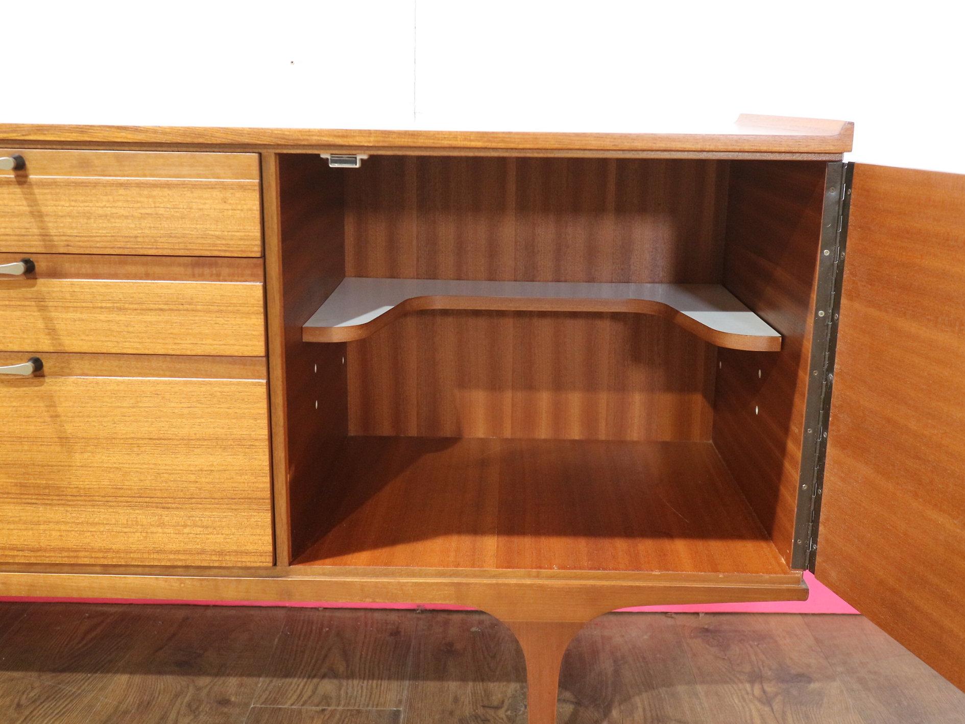 Mid Century Modern Vintage Teak Sideboard Credenza By Meredew Danish Style in vendita 4