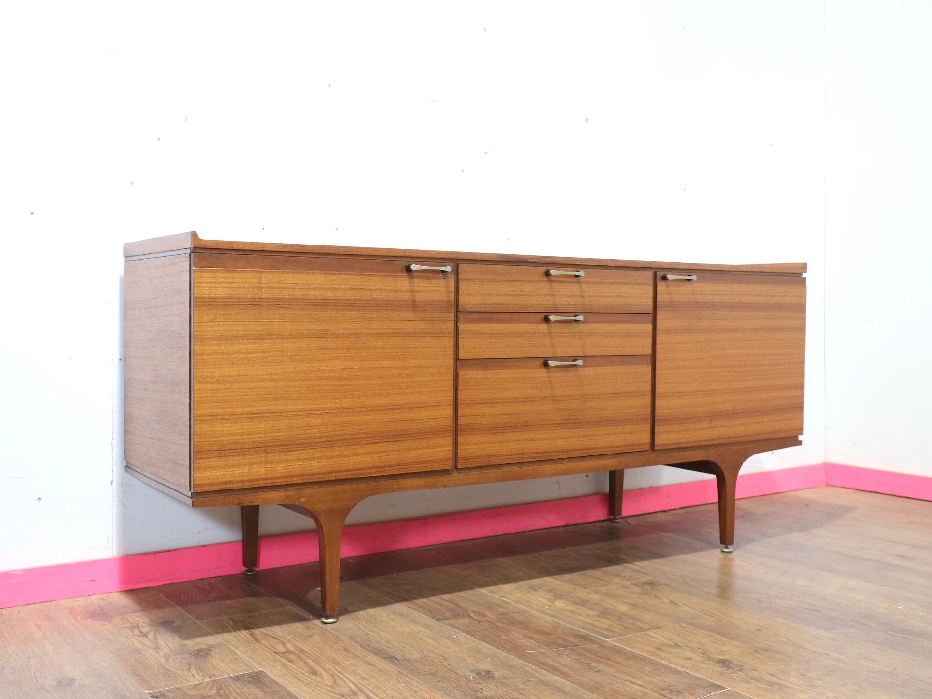 Britannico Mid Century Modern Vintage Teak Sideboard Credenza By Meredew Danish Style in vendita