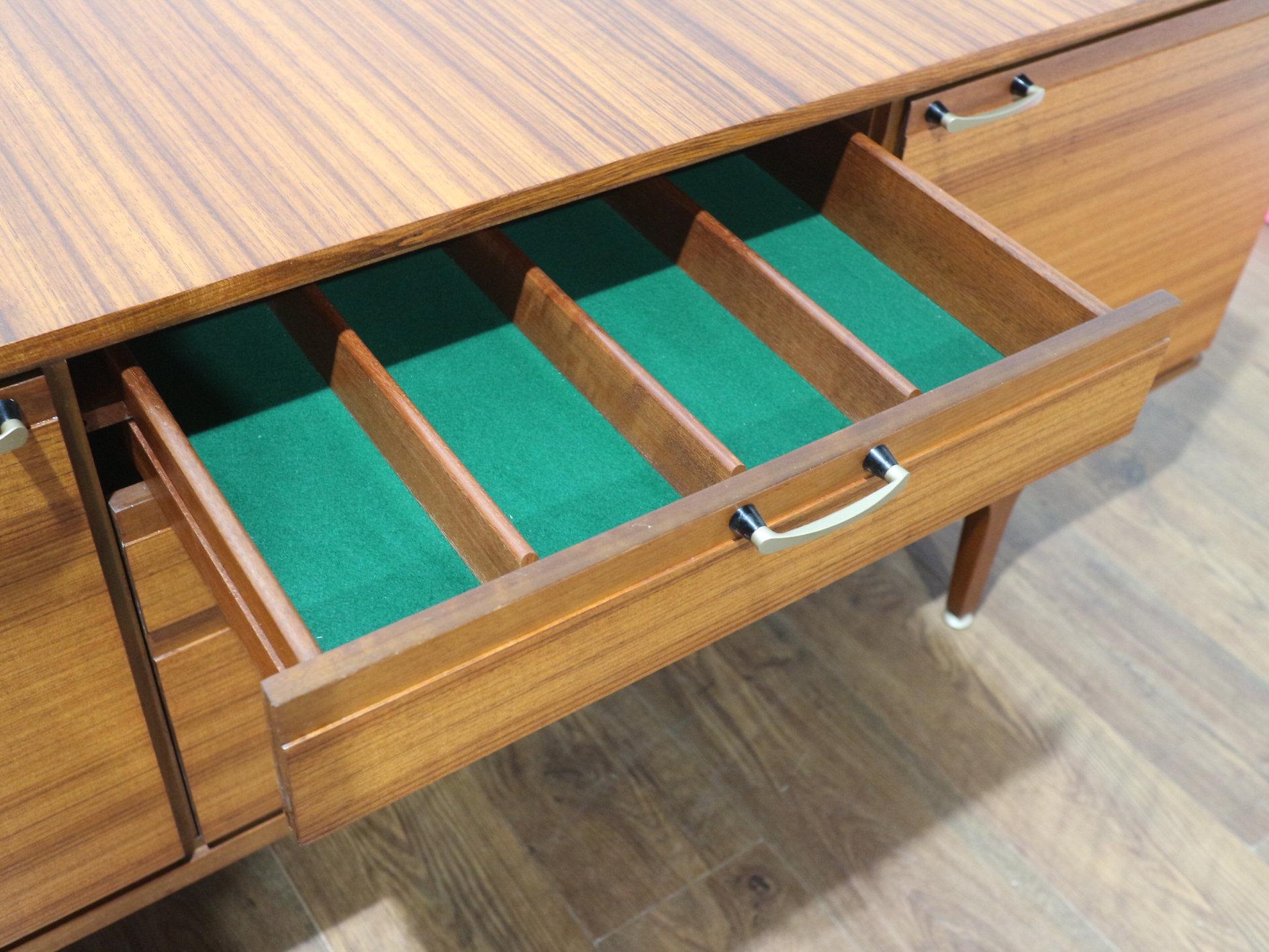 XX secolo Mid Century Modern Vintage Teak Sideboard Credenza By Meredew Danish Style in vendita
