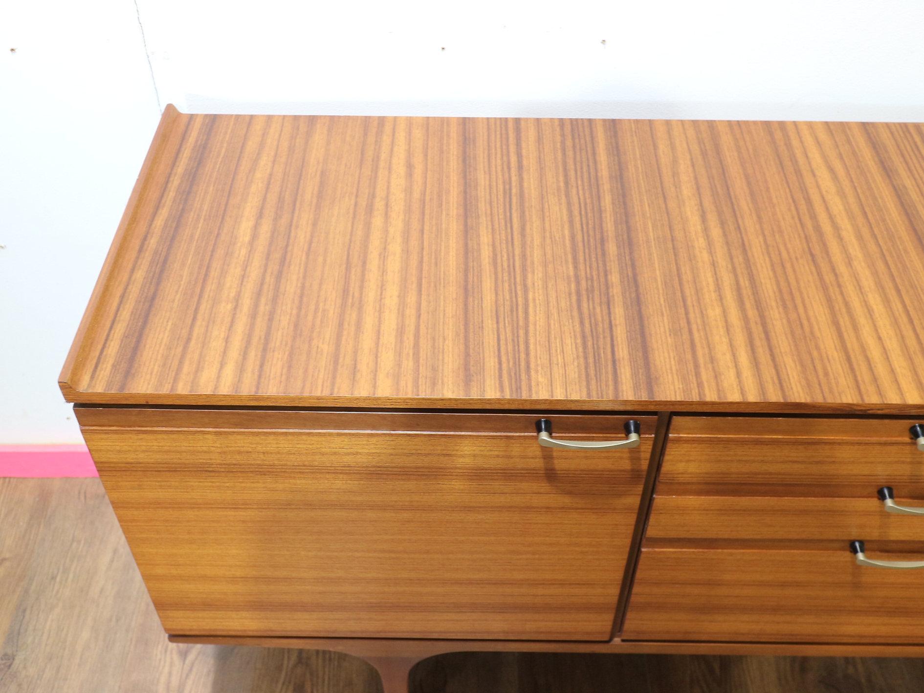 Mid Century Modern Vintage Teak Sideboard Credenza By Meredew Danish Style in vendita 1