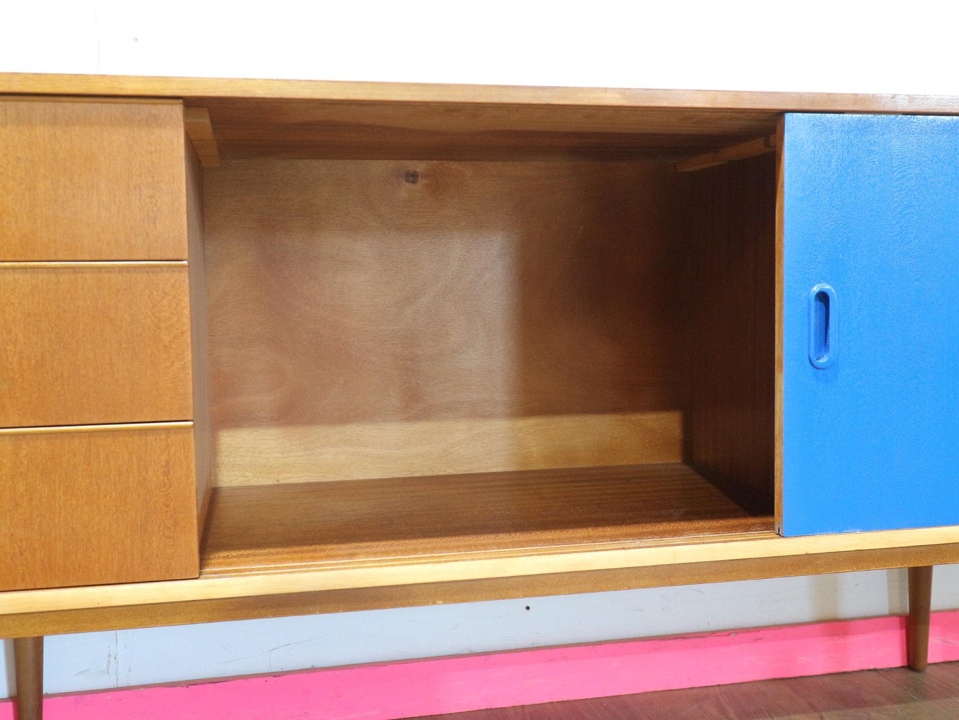 Mid Century Modern VIntage Teak Sideboard Credenza by Nathan Danish Style In Good Condition For Sale In Los Angeles, CA