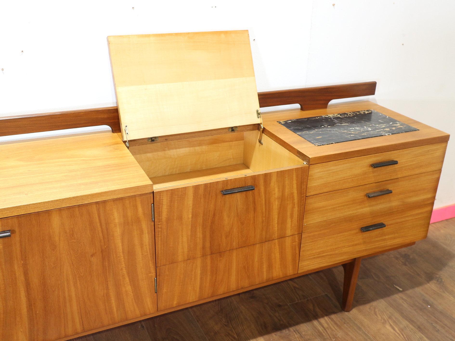 Crédence en teck vintage moderne du milieu du siècle par Uniflex, style danois en vente 1