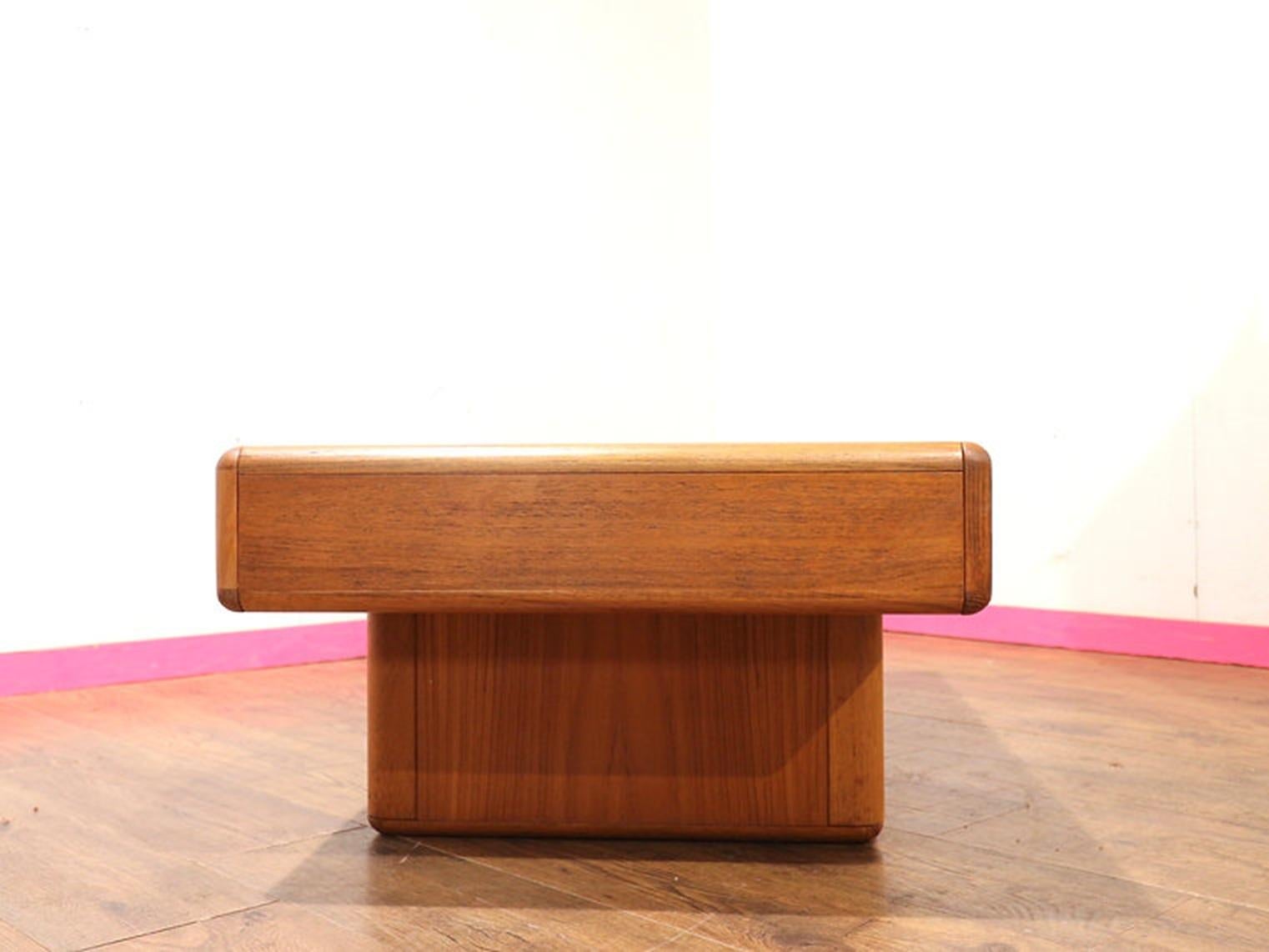 Mid Century Modern Vintage Teak Sliding Coffee Table by Dyrlund Danish In Good Condition In Los Angeles, CA