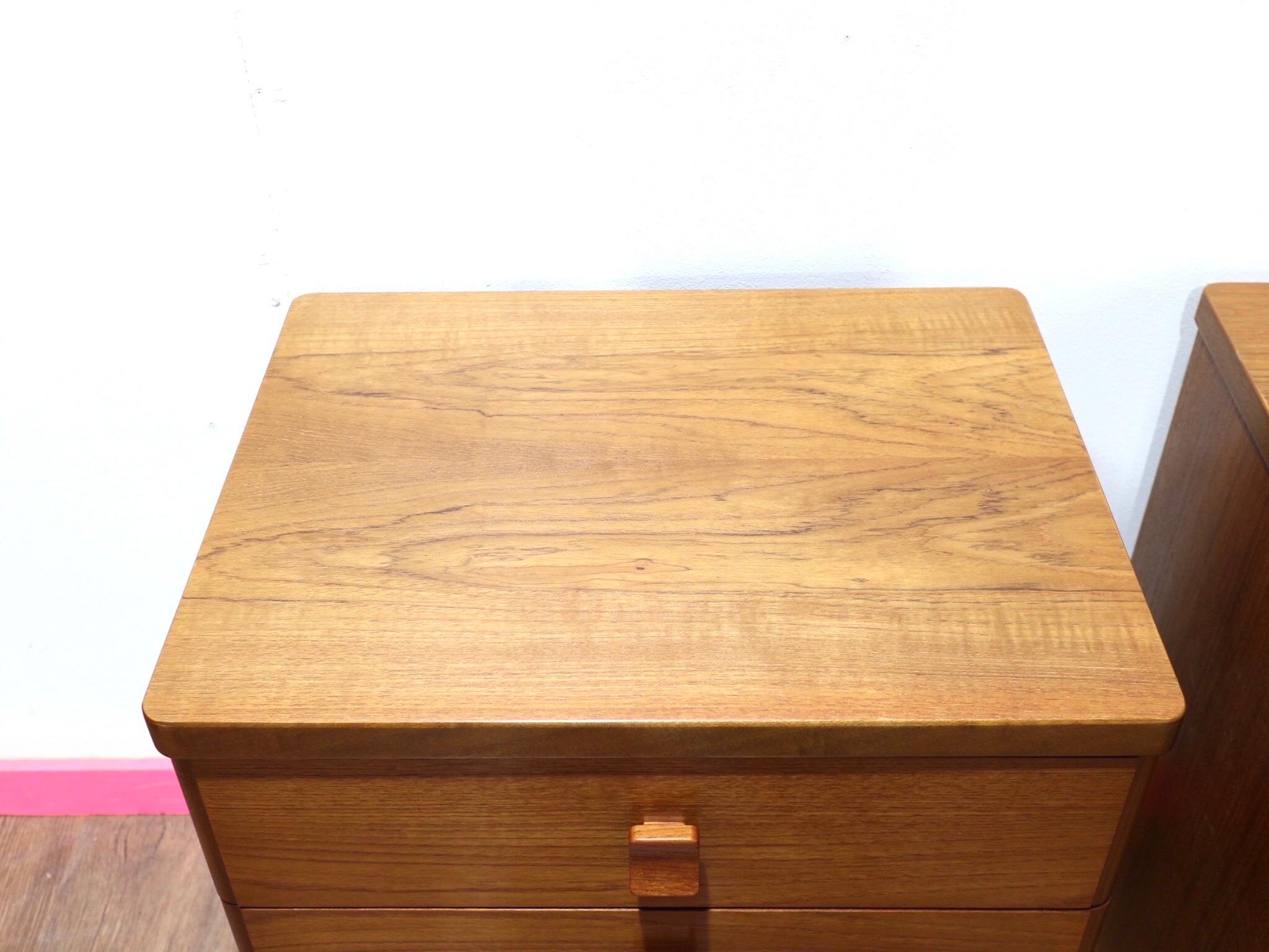 Mid-Century Modern Vintage Teakholz Hirsch Nachttisch Kommode Schublade Dänischer Stil im Angebot 7