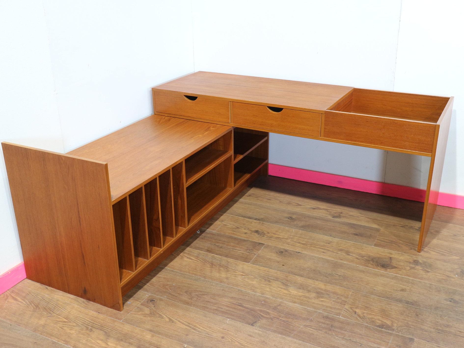 Mueble expositor de vinilos de discos suecos de teca de mediados del siglo XX 1