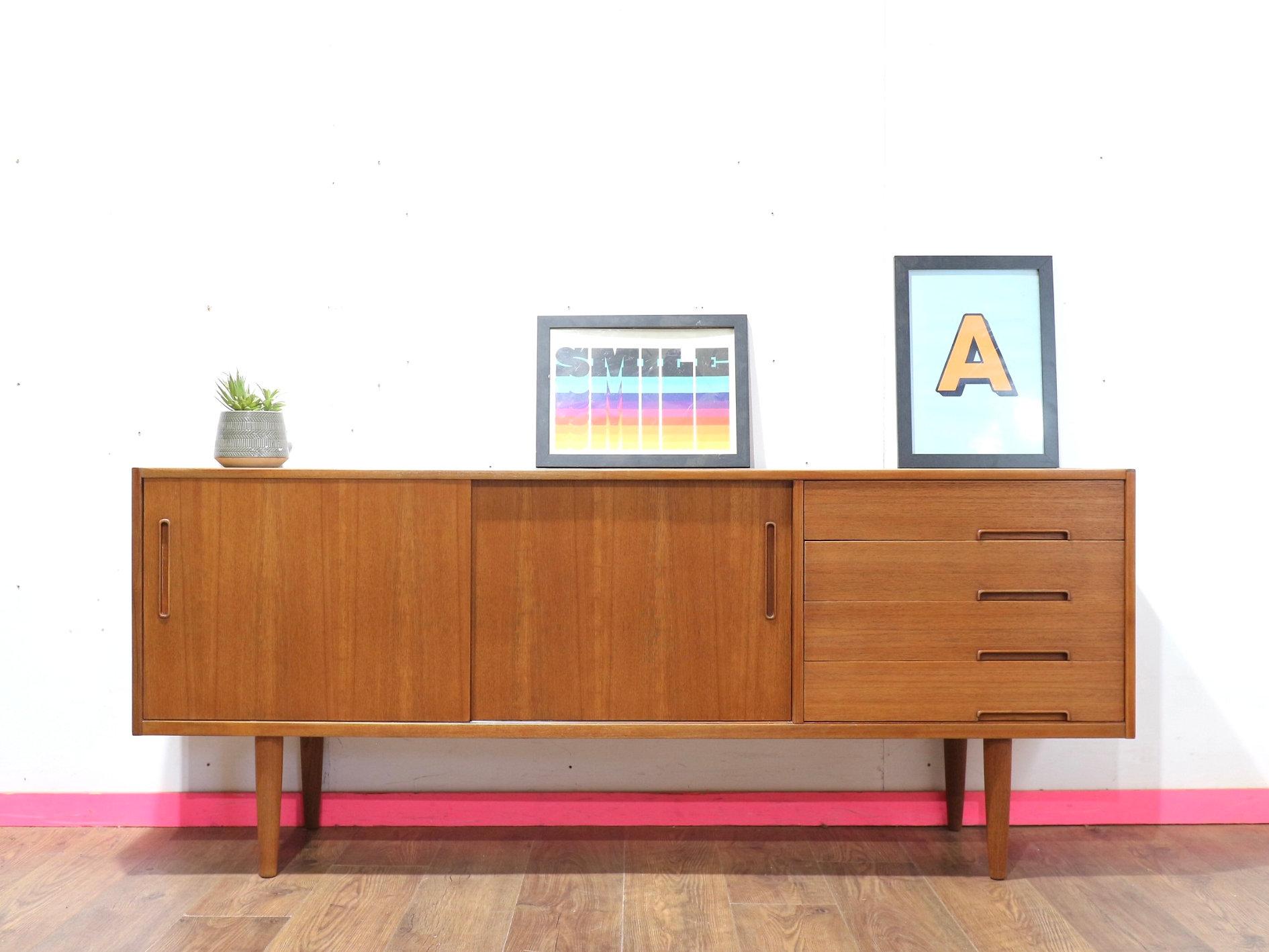 Mid-Century moderno Mid Century Modern Vintage Teak Swedish Sideboard Credenza by Nils Jonsson in vendita