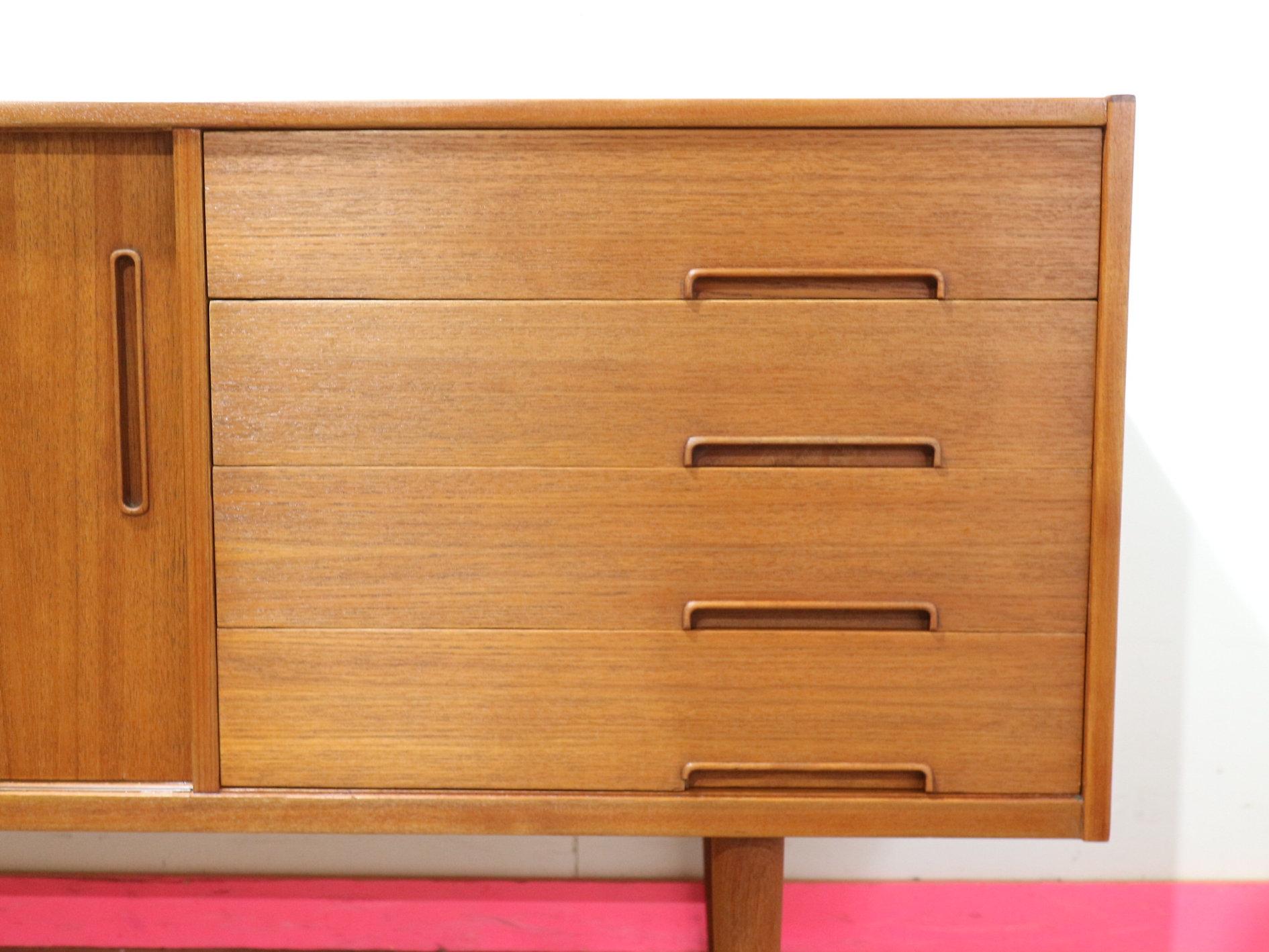 Svedese Mid Century Modern Vintage Teak Swedish Sideboard Credenza by Nils Jonsson in vendita