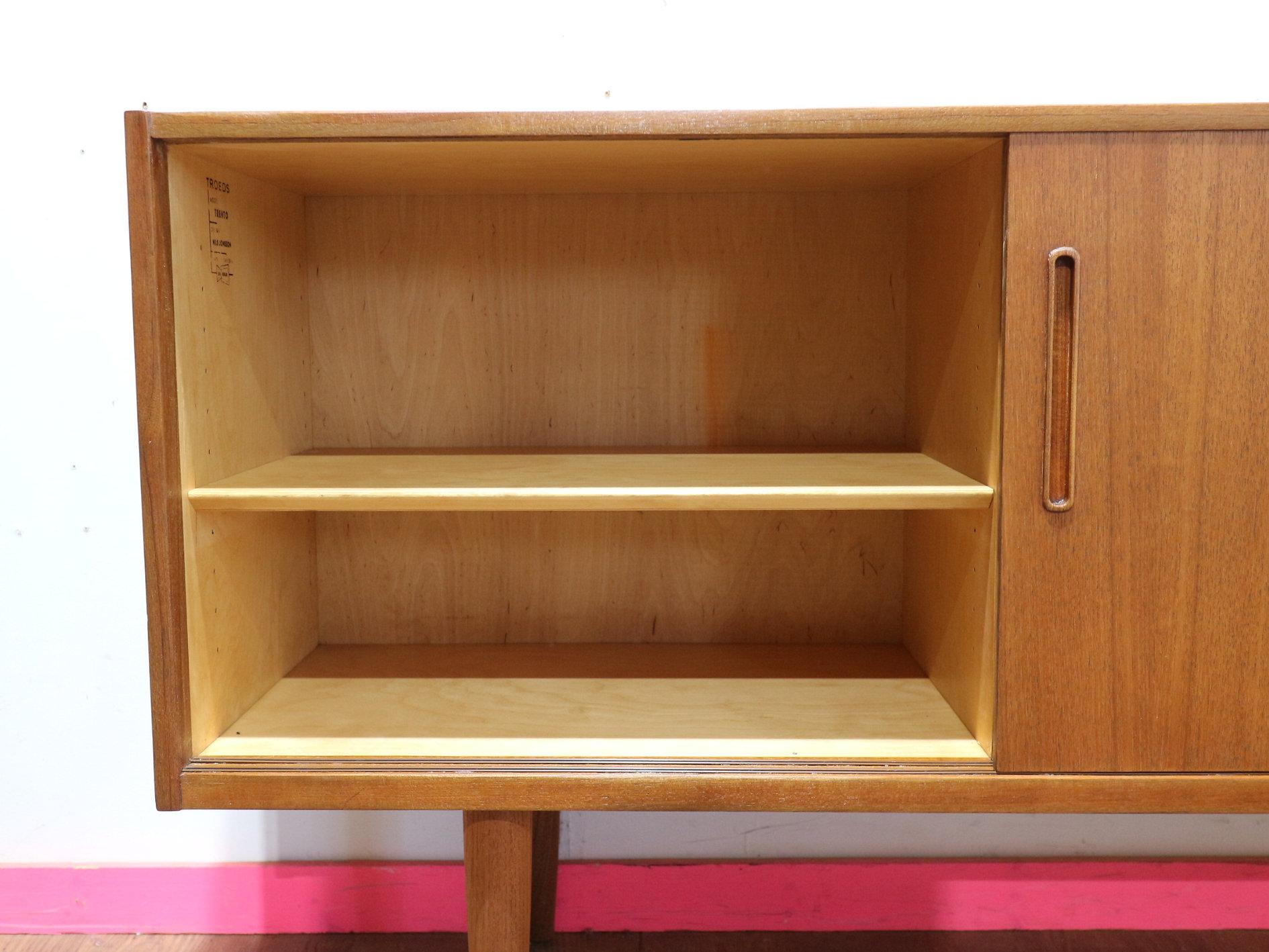 Mid Century Modern Vintage Teak Swedish Sideboard Credenza by Nils Jonsson in vendita 3