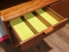 Buffet crédence vintage en teck de style moderne du milieu du siècle par Austinsuite