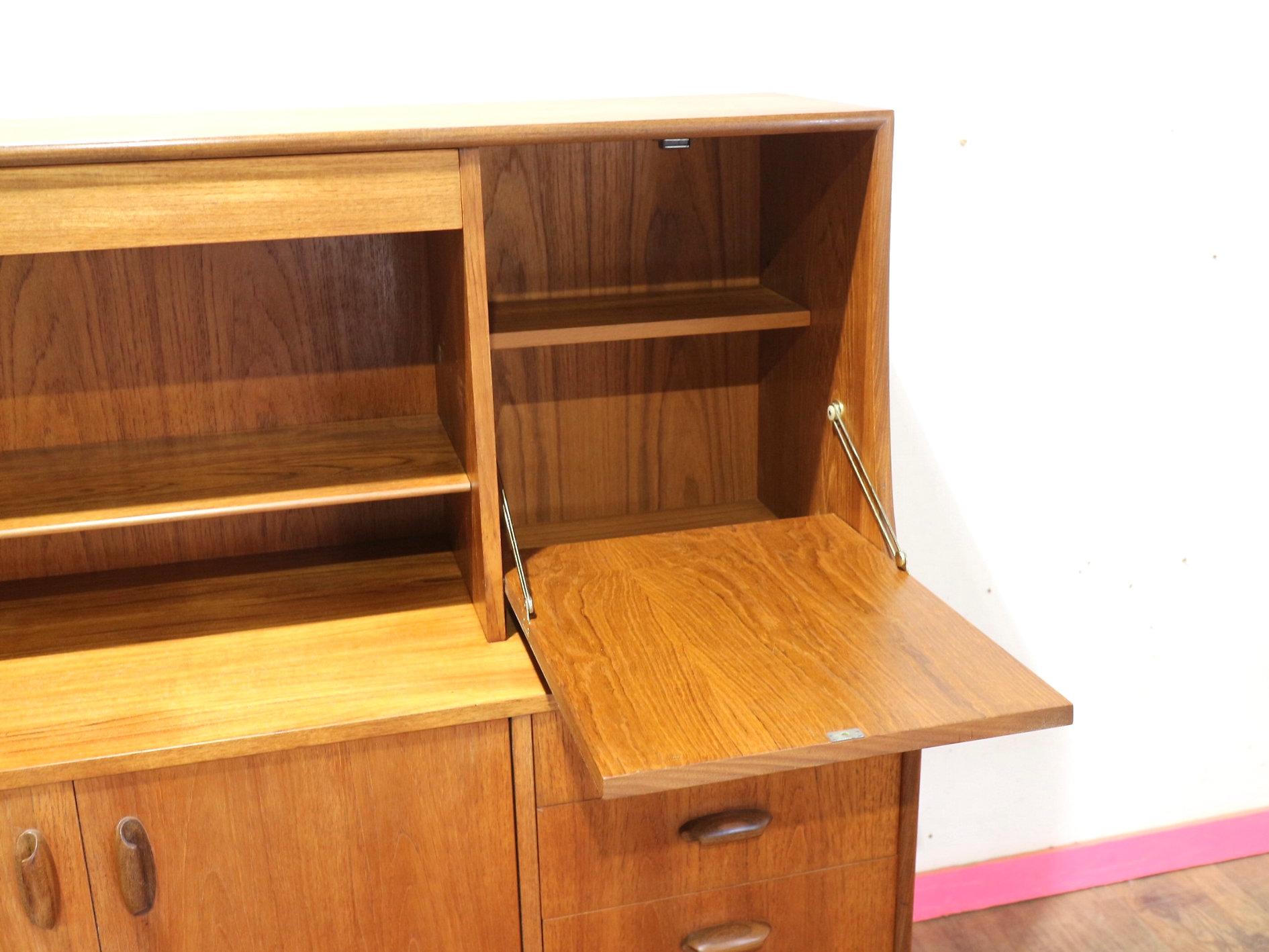 Mid Century Modern Vintage Teak Tall Buffet Hutch Sideboard Credenza by G plan en venta 3