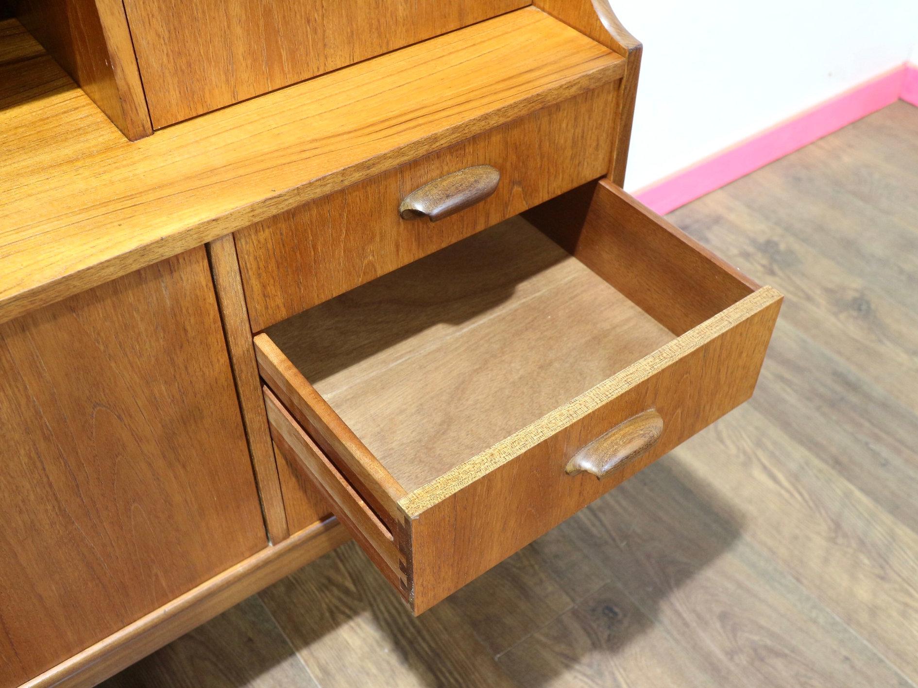 Mid Century Modern Vintage Teak Tall Buffet Hutch Sideboard Credenza by G plan en venta 4