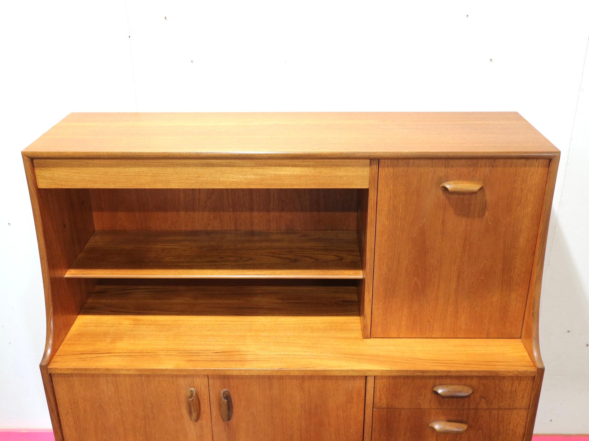 Mid Century Modern Vintage Teak Tall Buffet Hutch Sideboard Credenza by G plan Teca en venta