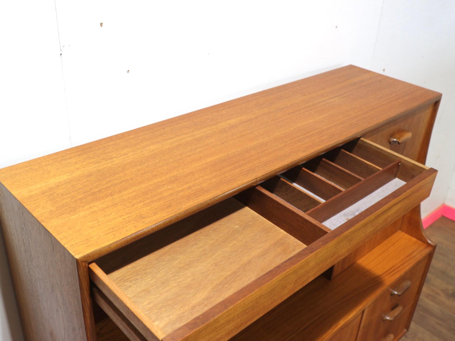 Mid Century Modern Vintage Teak Tall Buffet Hutch Sideboard Credenza by G plan en venta 2