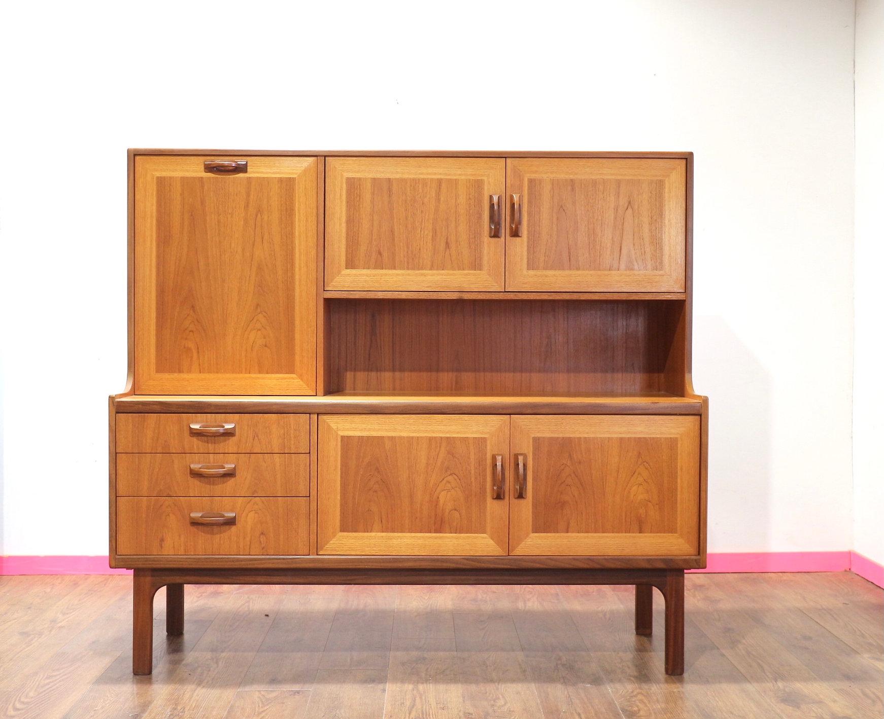 Buffet de crédence vintage en teck de style danois G-Plan Bon état - En vente à Los Angeles, CA