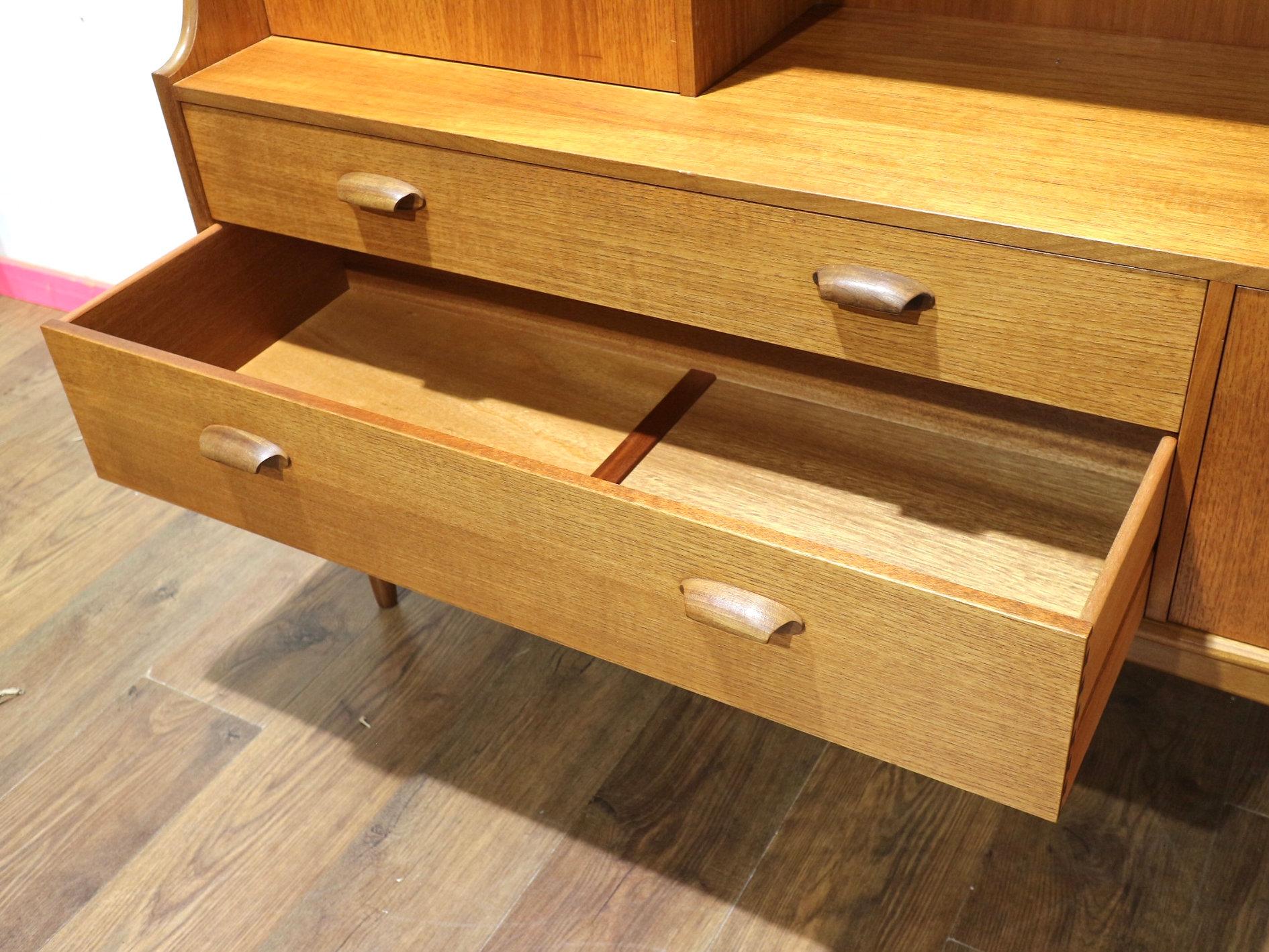 Mid Century Modern Vintage Teak Tall Sideboard Credenza Buffet by G plan en venta 4