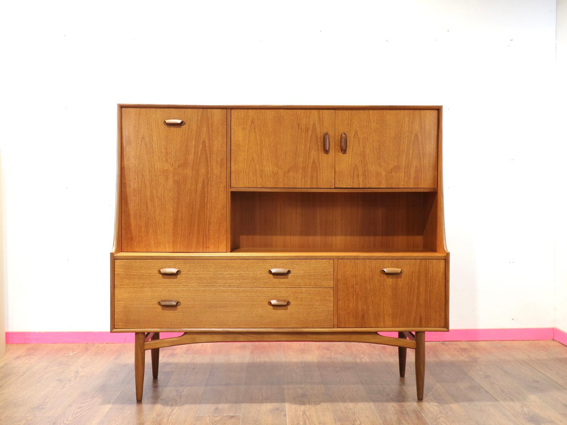 Mid Century Modern Vintage Teak Tall Sideboard Credenza Buffet by G plan en venta 5
