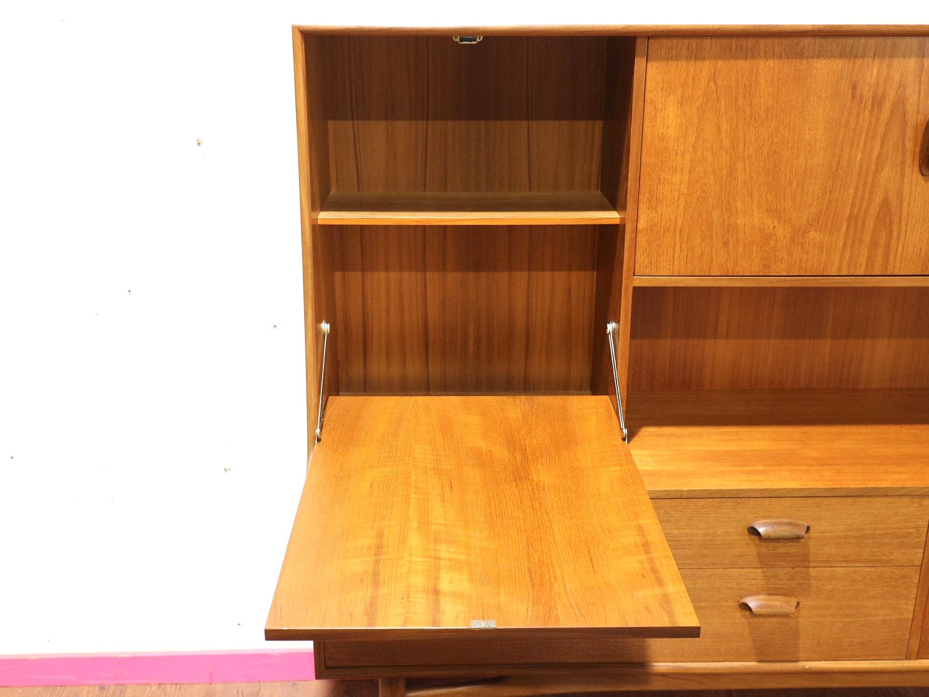 Mid Century Modern Vintage Teak Tall Sideboard Credenza Buffet by G plan Teca en venta