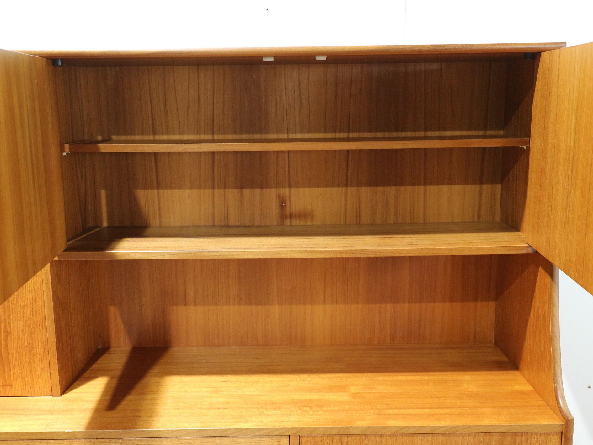 Mid Century Modern Vintage Teak Tall Sideboard Credenza Buffet by G plan en venta 1