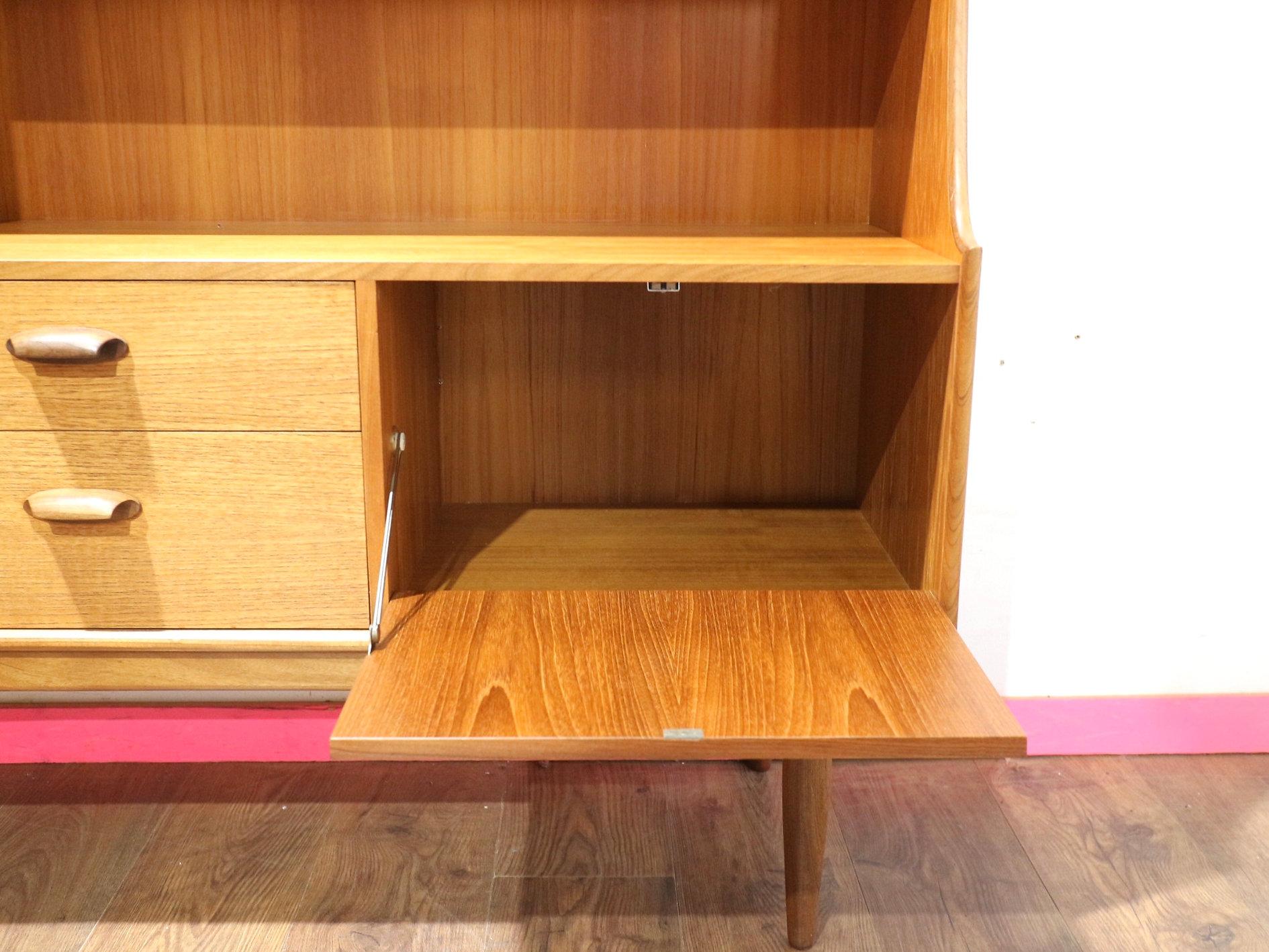 Mid Century Modern Vintage Teak Tall Sideboard Credenza Buffet by G plan en venta 2