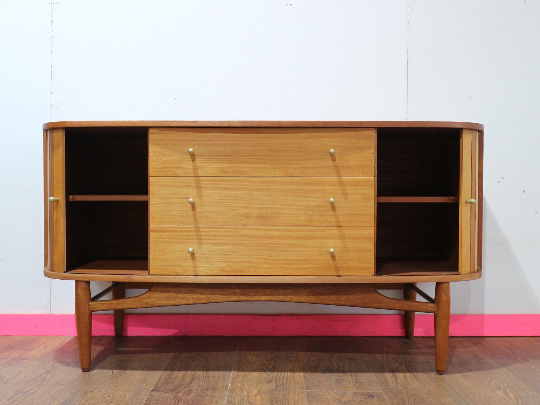 Aparador Credenza con puerta de tambor de teca de mediados del siglo XX by Austinsuite 2