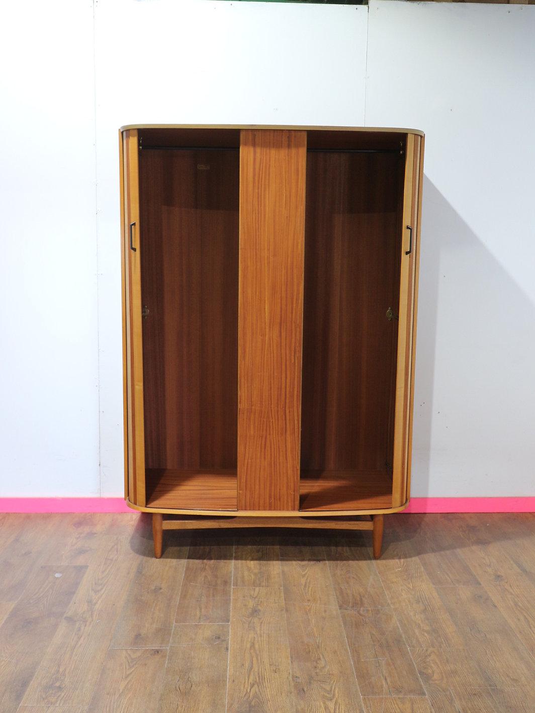 Britannico Armadio a Tamburo con Anta Ampia in Teak Vintage del Mid Century Modern by Austinsuite in vendita
